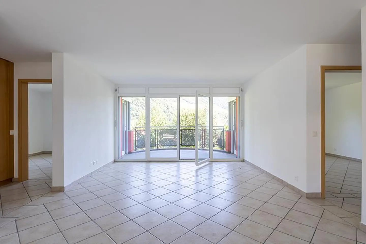 BRIGHT 4.5 ROOMS IN SIGIRINO - Photo 2 of 15