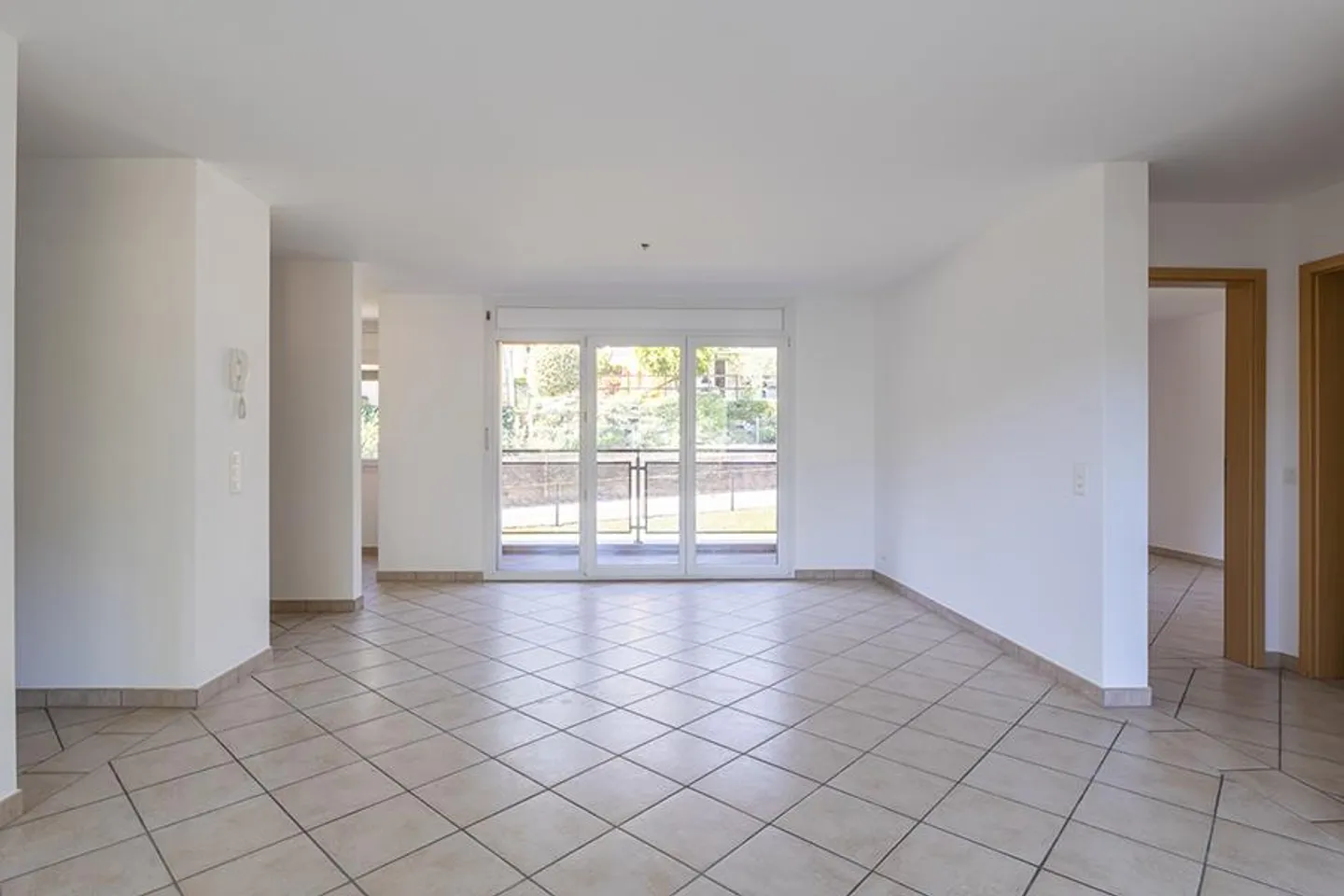 BRIGHT 4.5 ROOMS IN SIGIRINO - Photo 3 of 15
