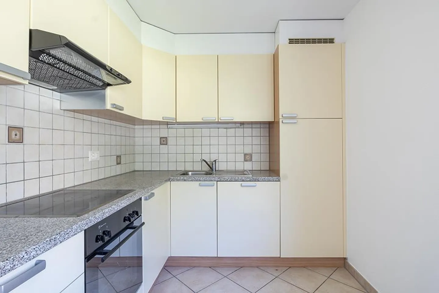 BRIGHT 4.5 ROOMS IN SIGIRINO - Photo 4 of 15