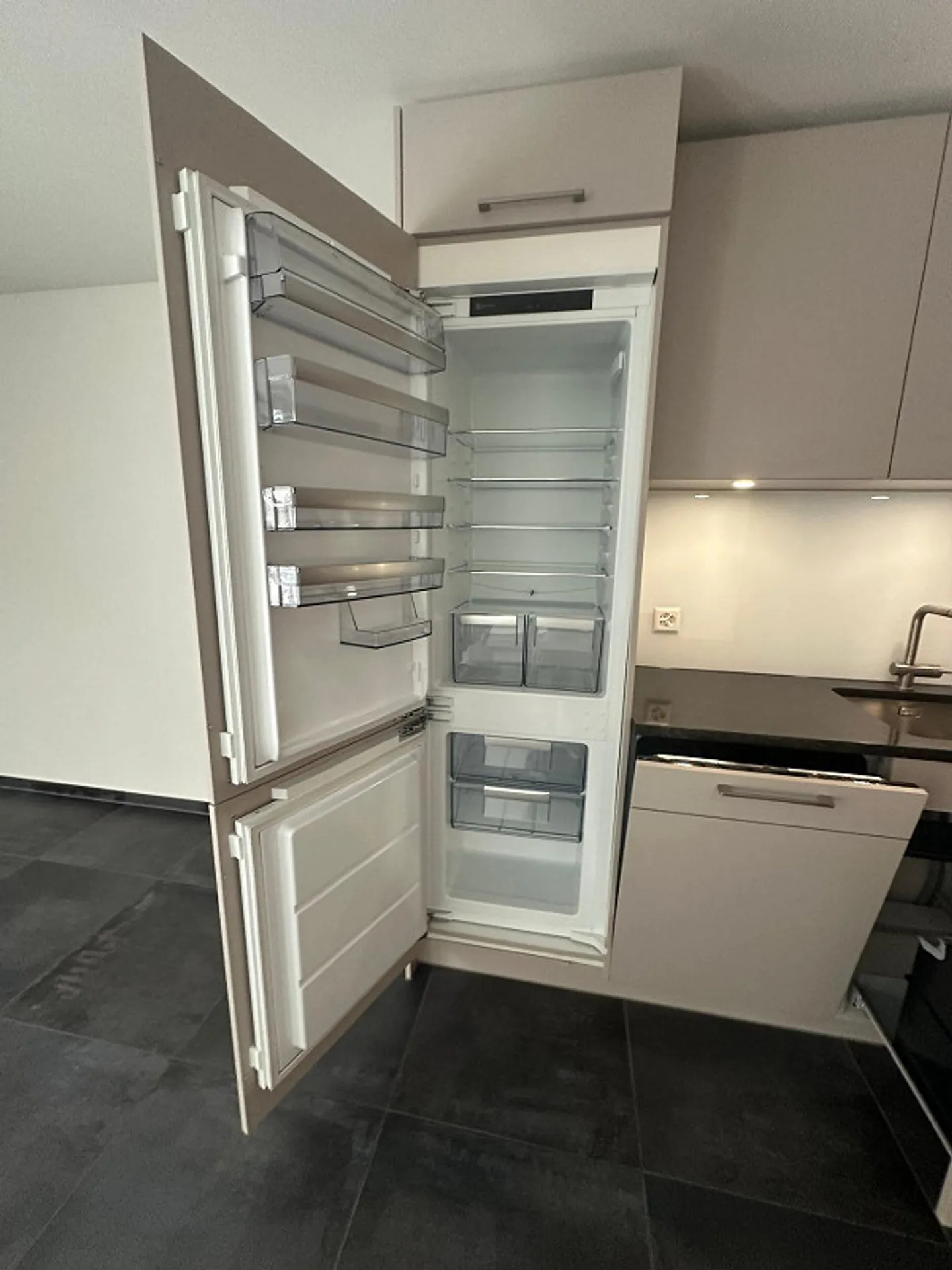 Looking for a new tenant – modern 3.5-room apartment with balcony in Netstal - Photo 2 of 9