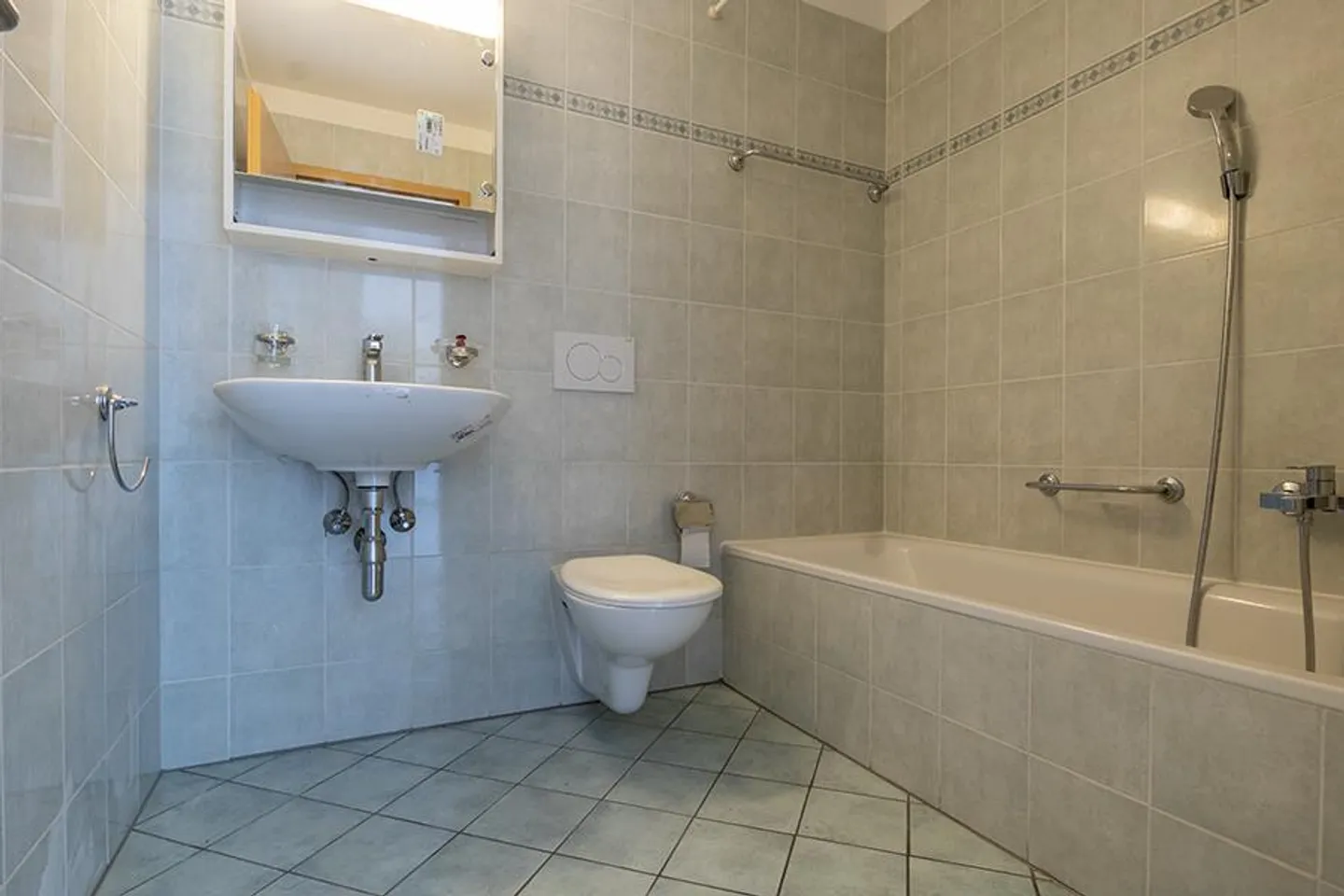 BRIGHT 4.5 ROOMS IN SIGIRINO - Photo 8 of 15
