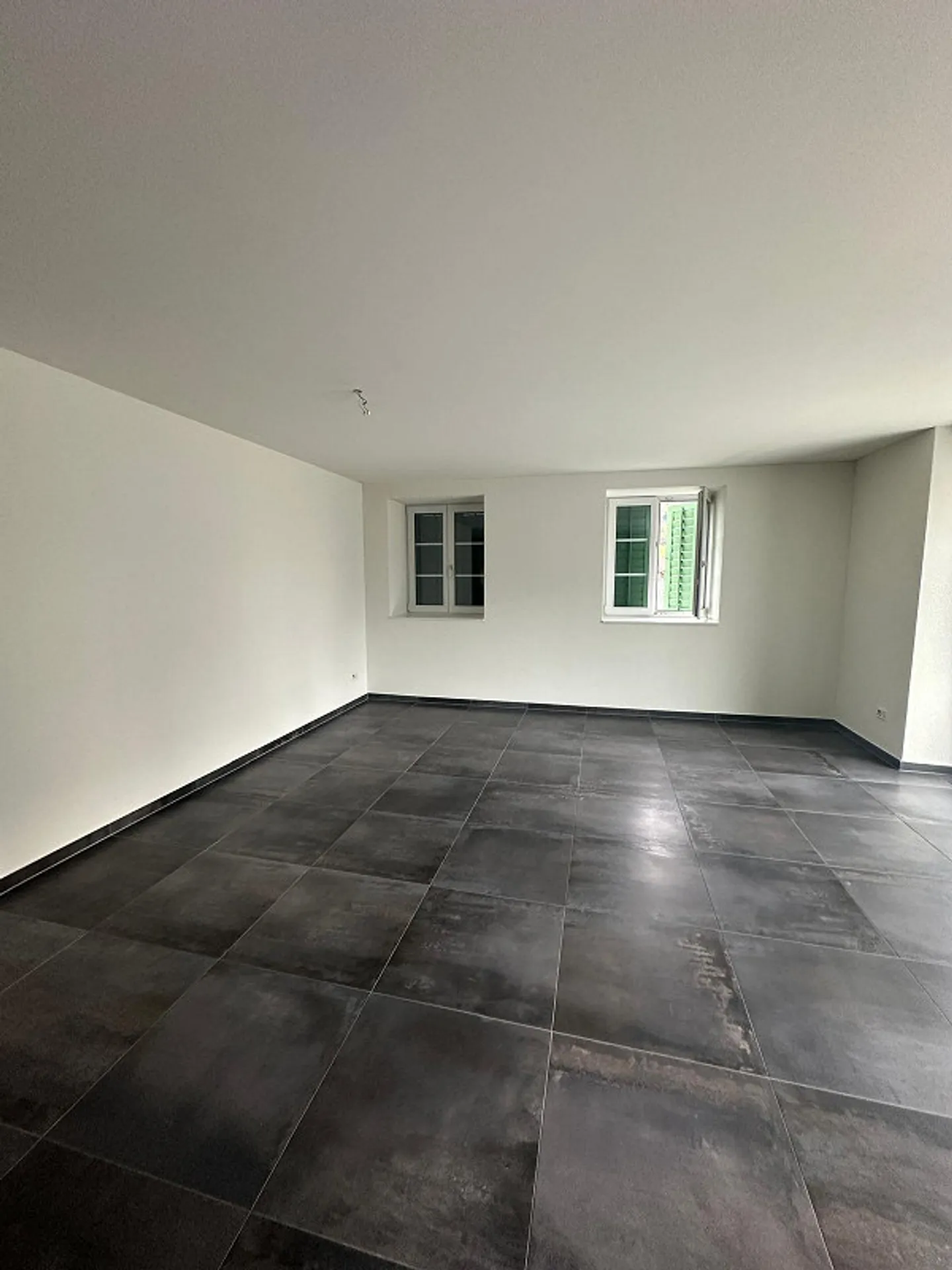 Looking for a new tenant – modern 3.5-room apartment with balcony in Netstal - Photo 3 of 9