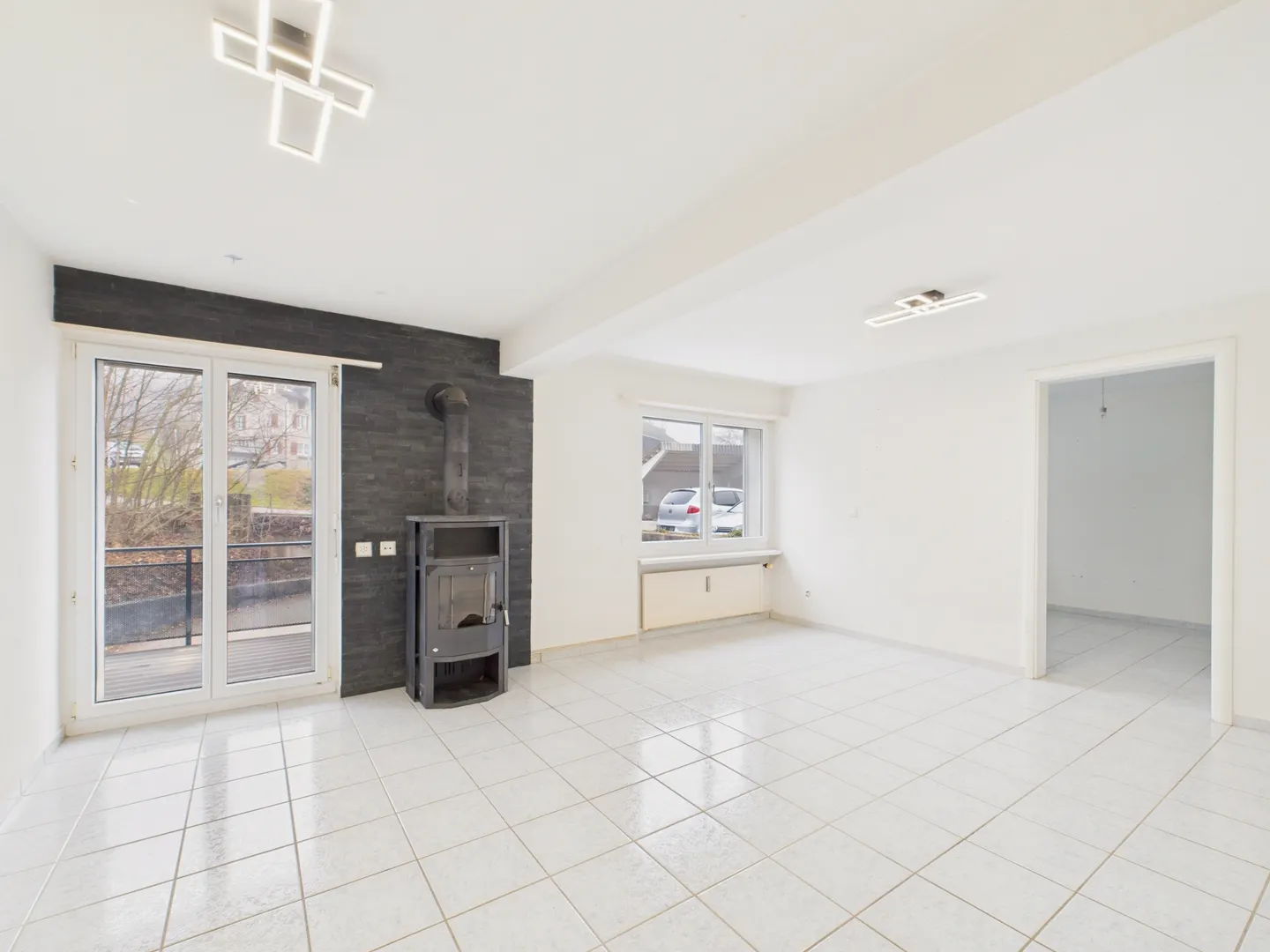 Modern 5.5-Room Apartment - Photo 1 of 8