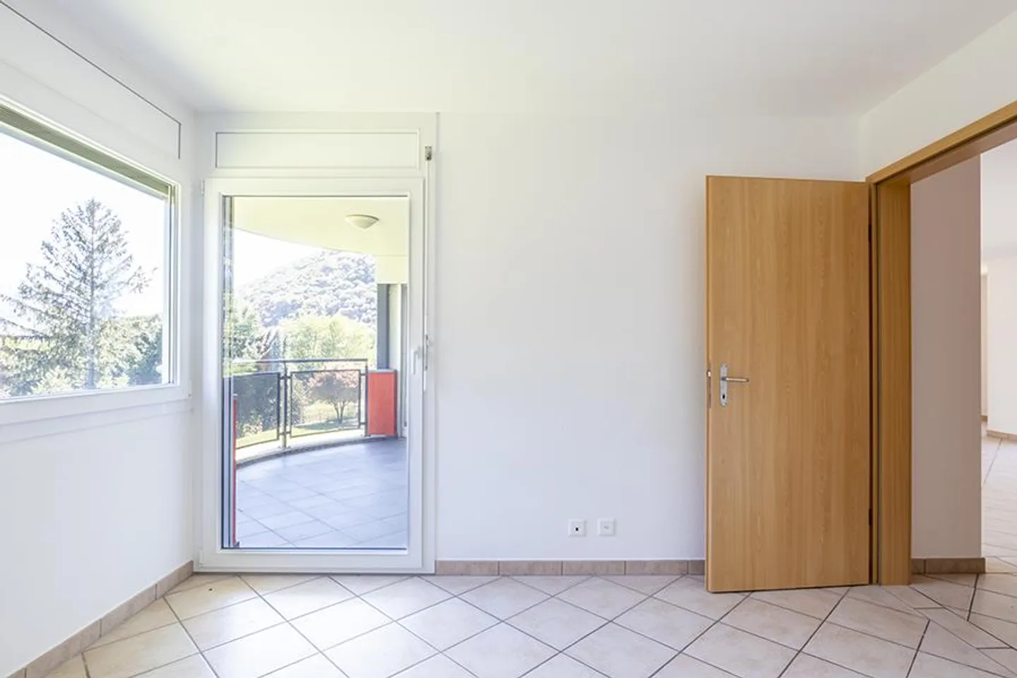 BRIGHT 4.5 ROOMS IN SIGIRINO - Photo 12 of 15