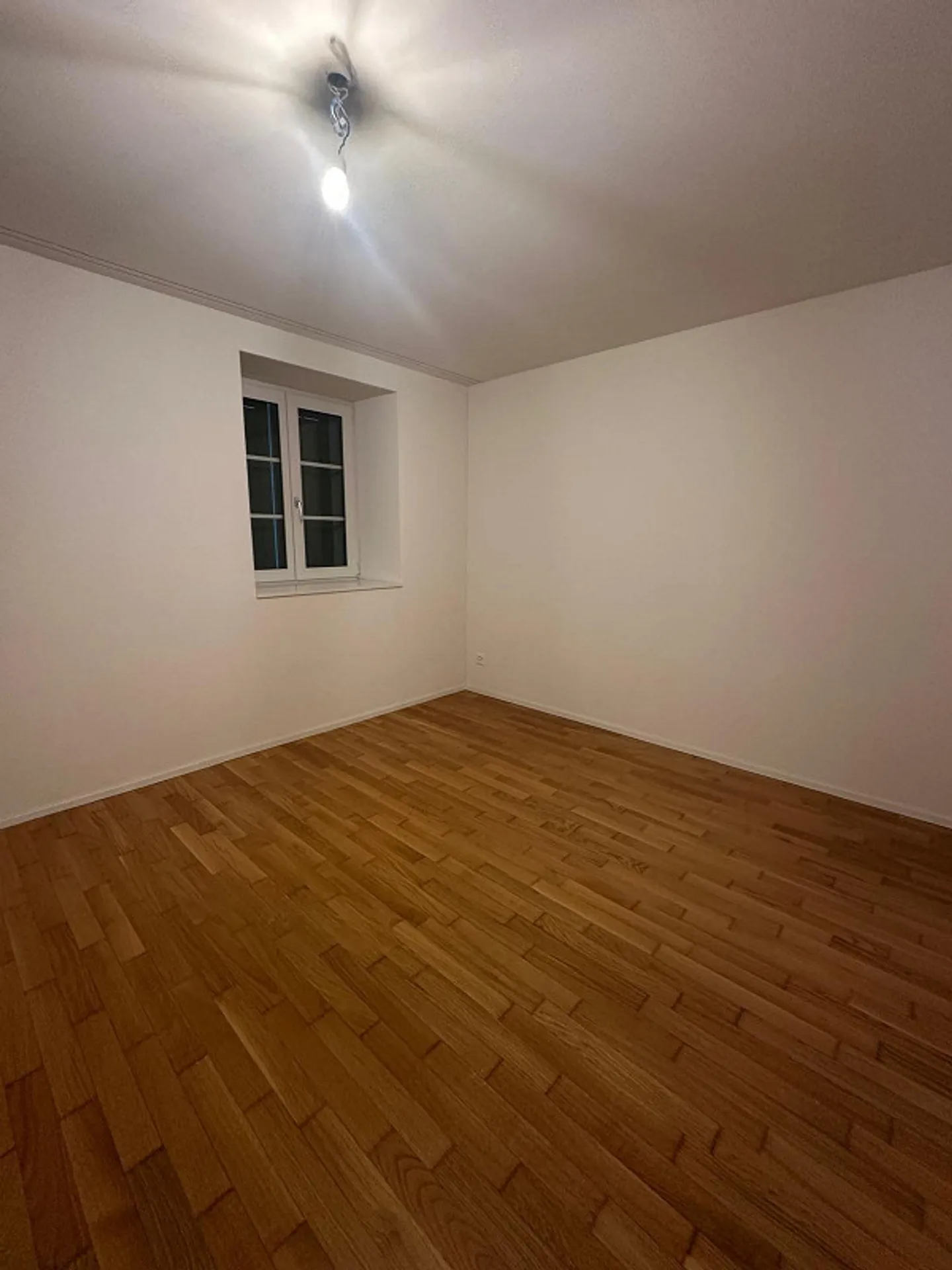 Looking for a new tenant – modern 3.5-room apartment with balcony in Netstal - Photo 8 of 9