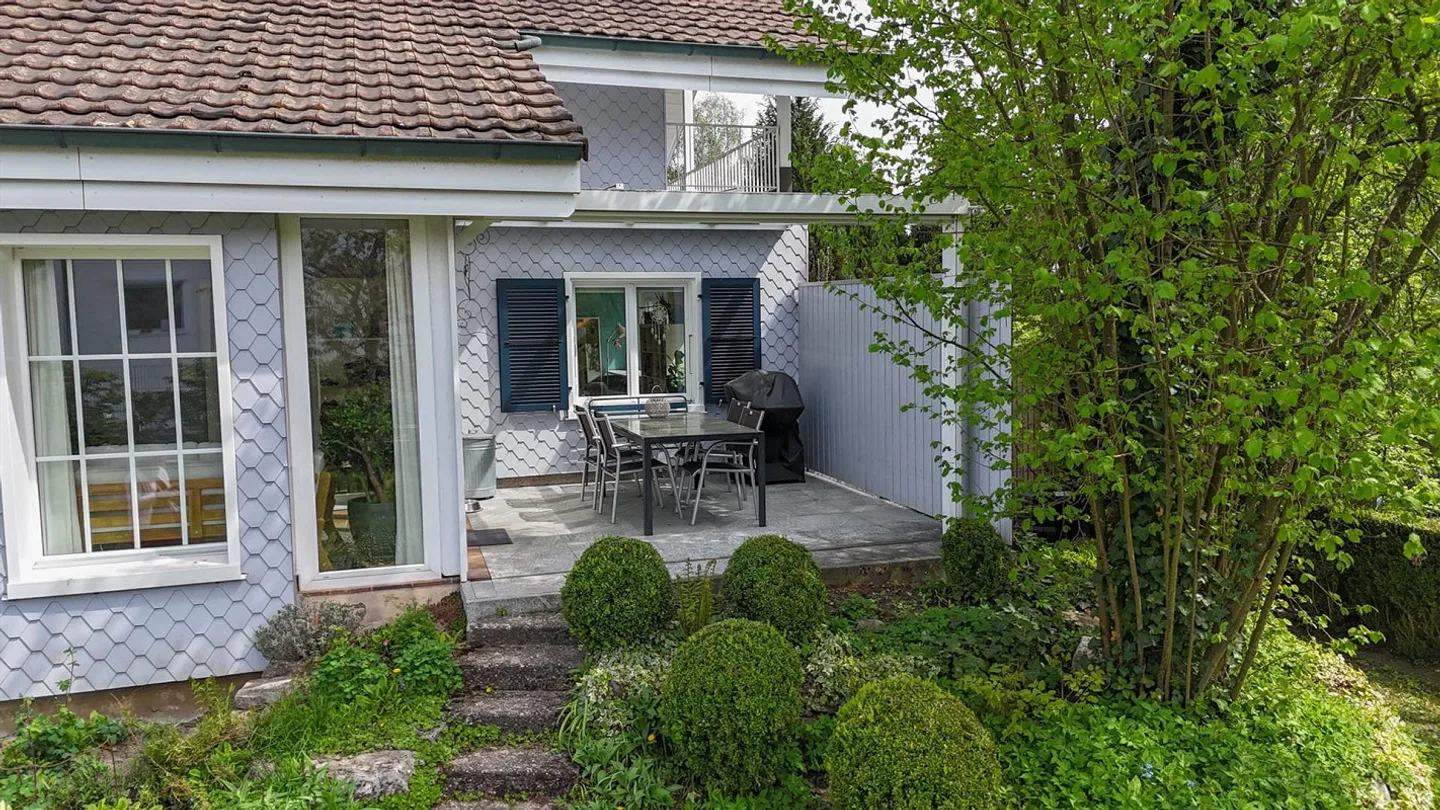 Spacious Family Home with Garden - Photo 11 of 13