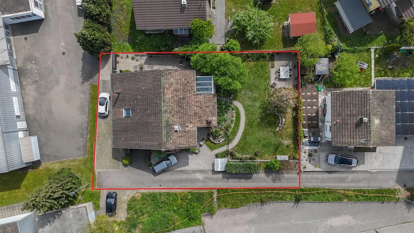 Spacious Family Home with Garden - Photo 13 of 13