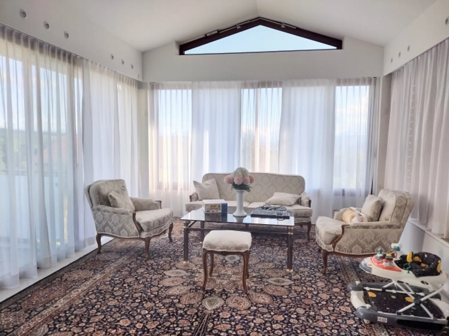 «Vielseitiges 7-Zimmer-Einfamilienhaus in Widen (ideal für Wohnen und Büro)» - Foto 2 von 13