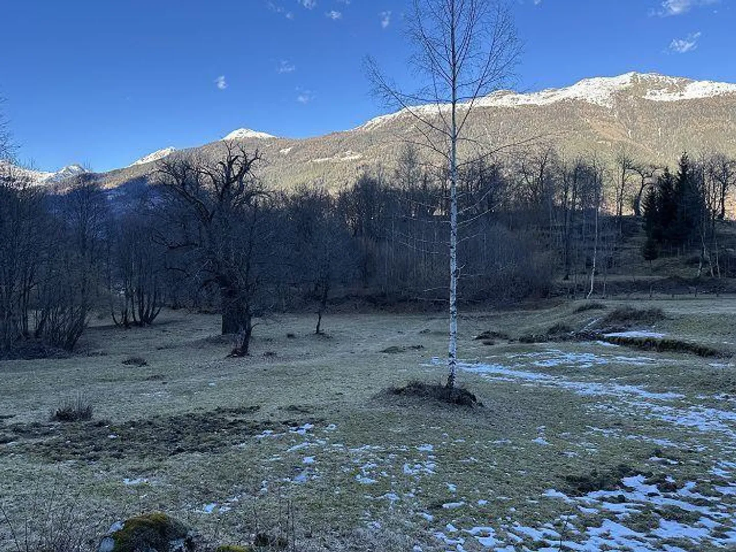 Ruhiges Grundstück mit Bergblick - Foto 2 von 9