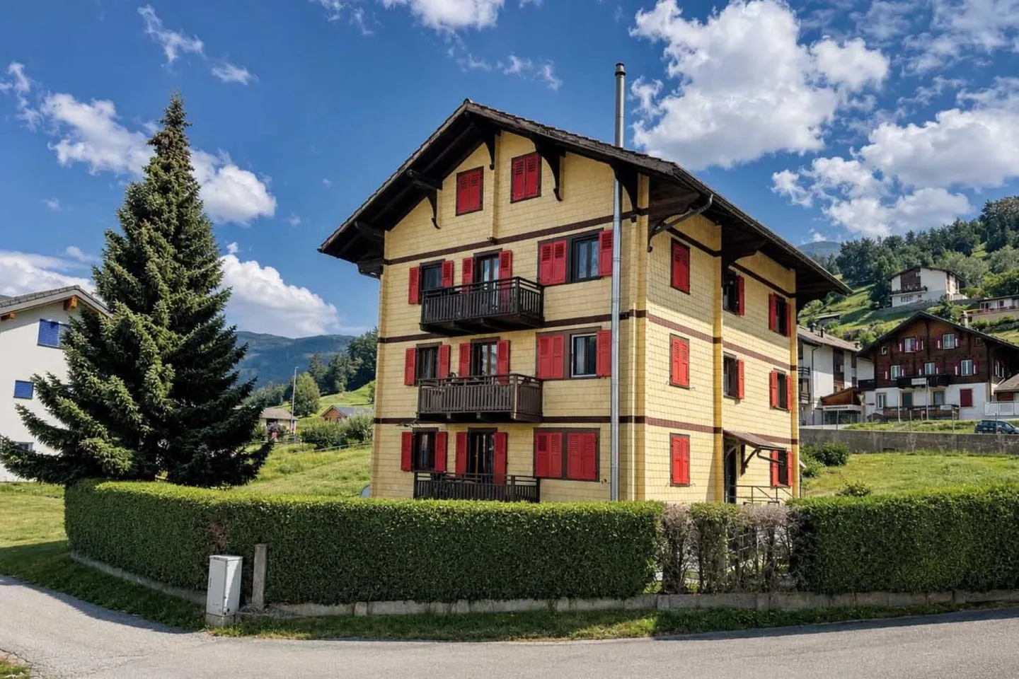 Appartement ensoleillé de 4,5 pièces avec vue panoramique sur les montagnes à Eischoll - Photo 1 sur 12