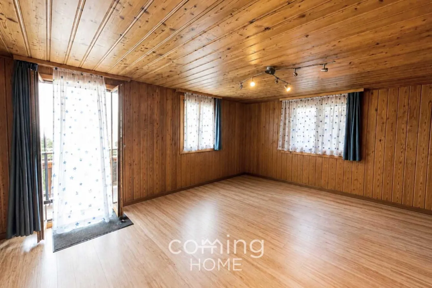 Appartement ensoleillé de 4,5 pièces avec vue panoramique sur les montagnes à Eischoll - Photo 3 sur 12