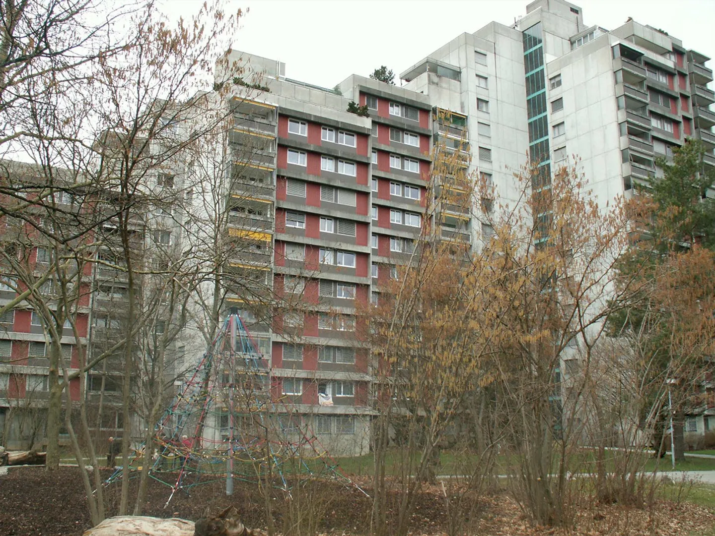 Appartement lumineux de 4,5 pièces avec balcon et belle vue - Photo 1 sur 12