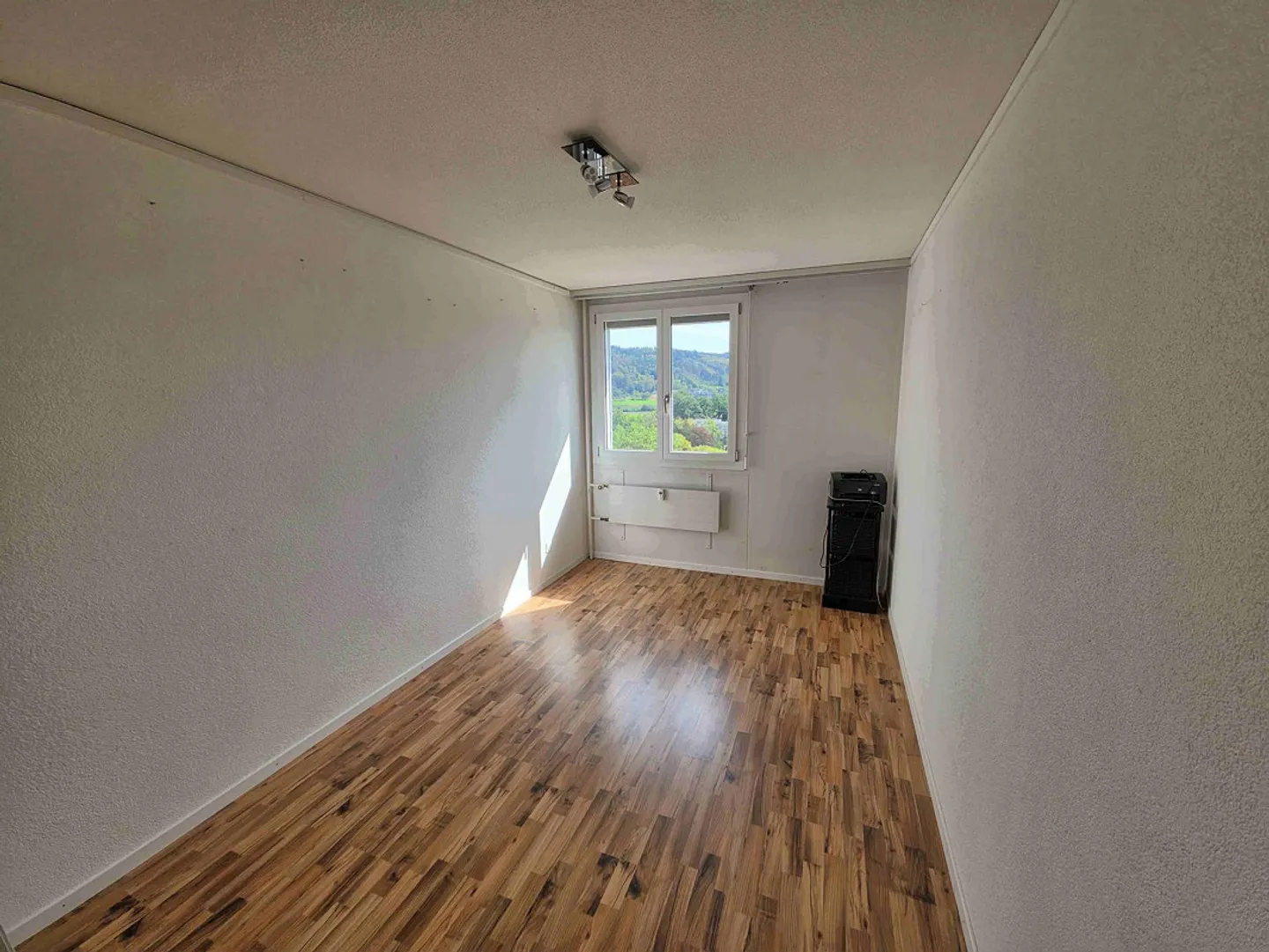 Appartement lumineux de 4,5 pièces avec balcon et belle vue - Photo 7 sur 12