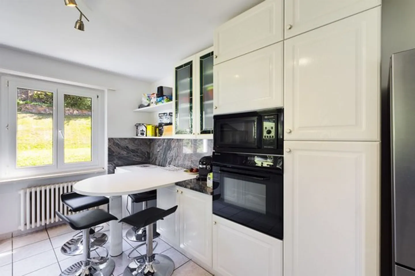 Vendiamo un appartamento di 4,5 stanze con piscina nel condominio - Foto 6 di 12