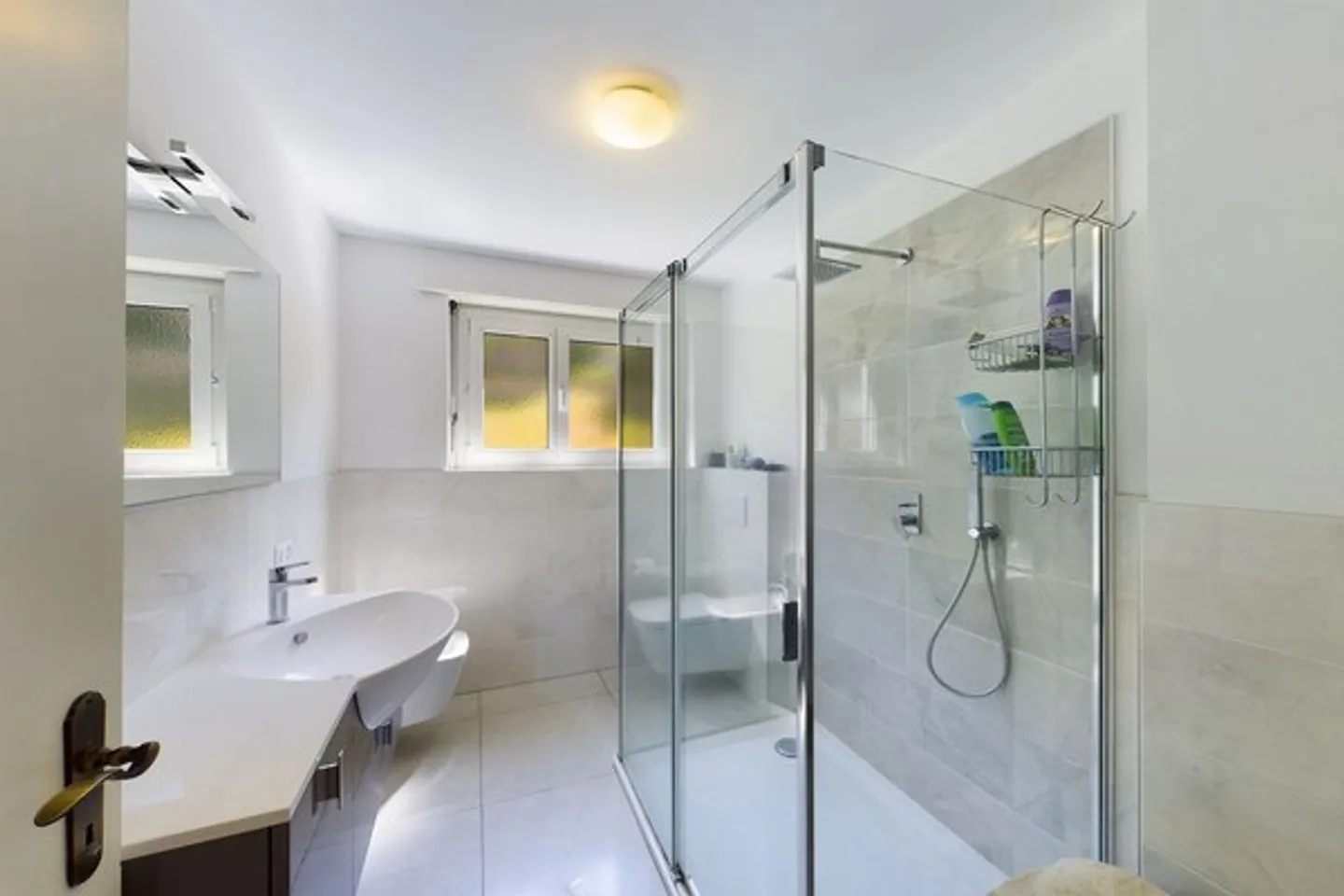 Vendiamo un appartamento di 4,5 stanze con piscina nel condominio - Foto 8 di 12