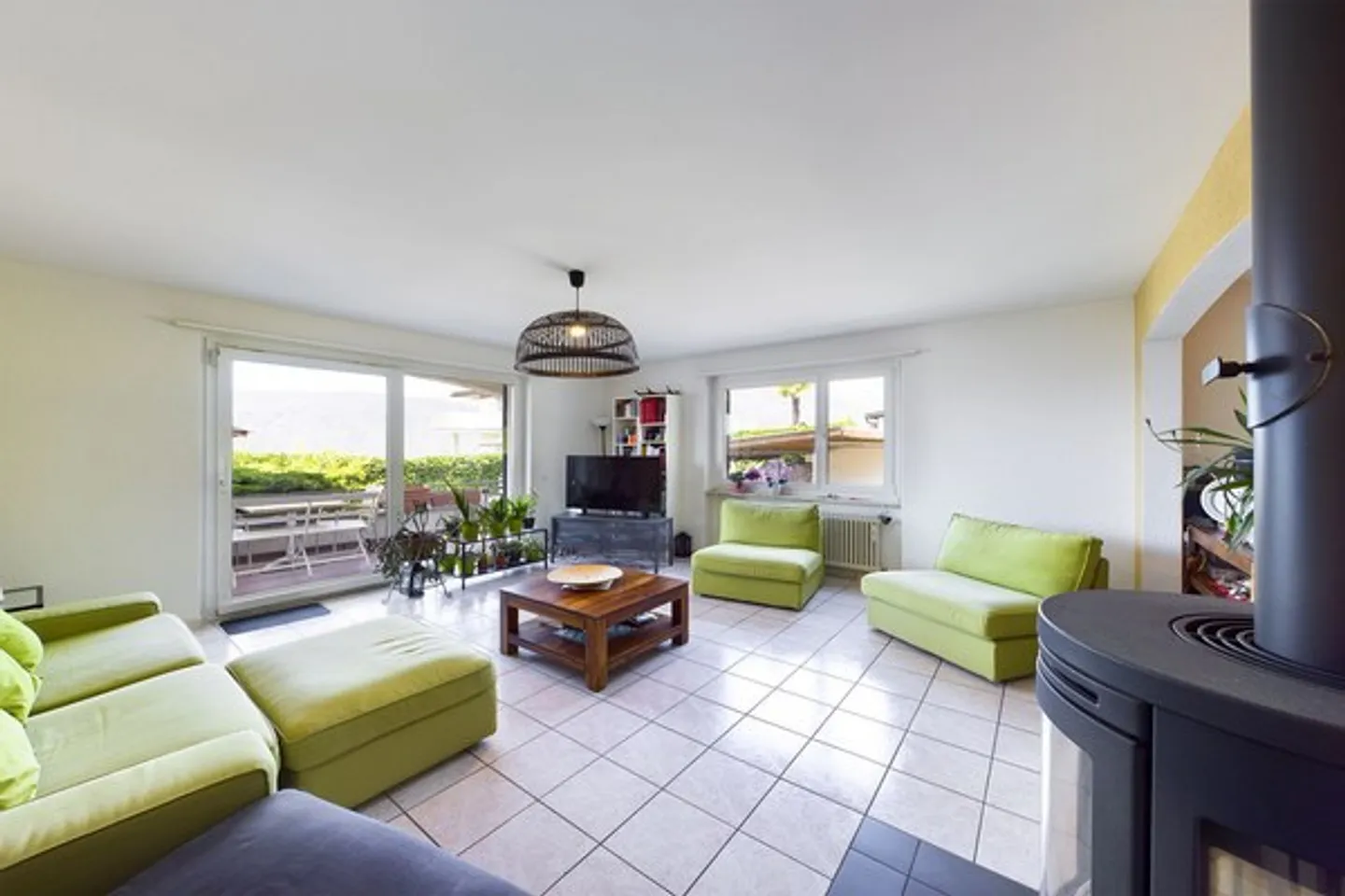 Vendiamo un appartamento di 4,5 stanze con piscina nel condominio - Foto 2 di 12