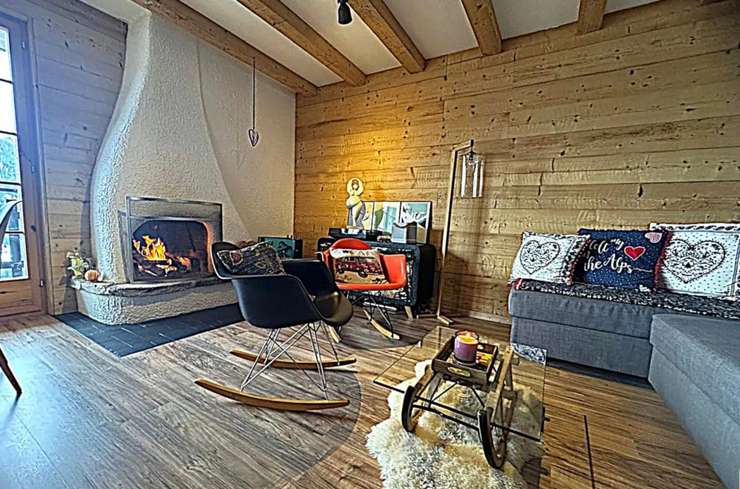 Helles 2.5-Zimmer-Wohnung von 60m2, komplett renoviert. 3. Stock, unverbaubare Aussicht! - Foto 2 di 15