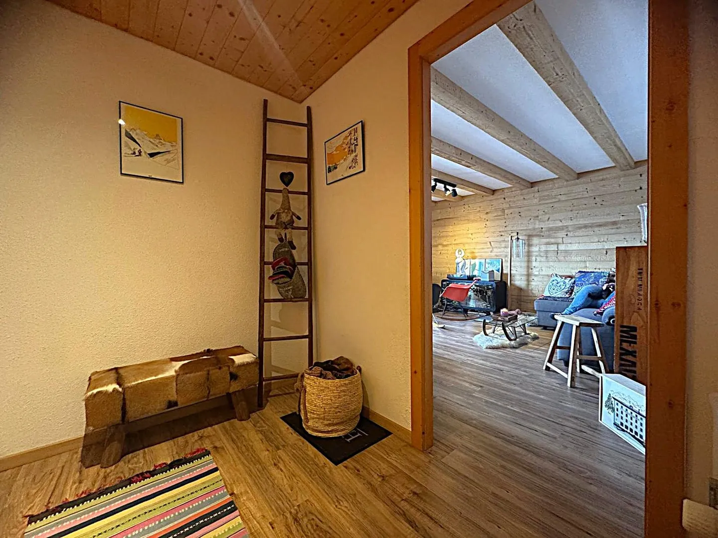 Helles 2.5-Zimmer-Wohnung von 60m2, komplett renoviert. 3. Stock, unverbaubare Aussicht! - Foto 5 di 15