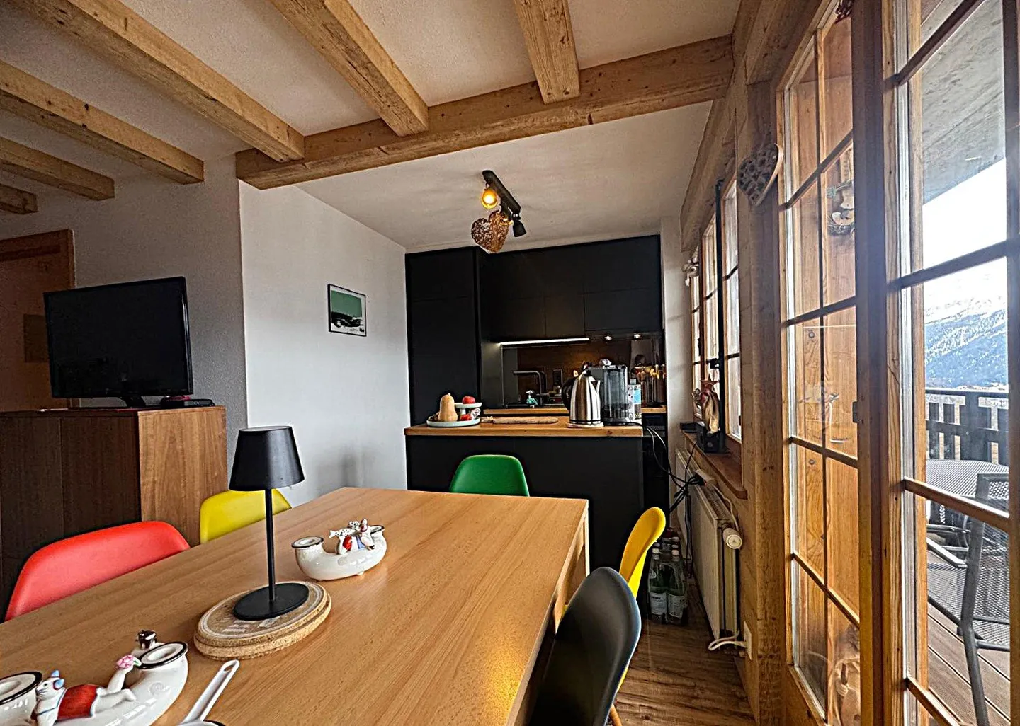 Helles 2.5-Zimmer-Wohnung von 60m2, komplett renoviert. 3. Stock, unverbaubare Aussicht! - Foto 6 di 15