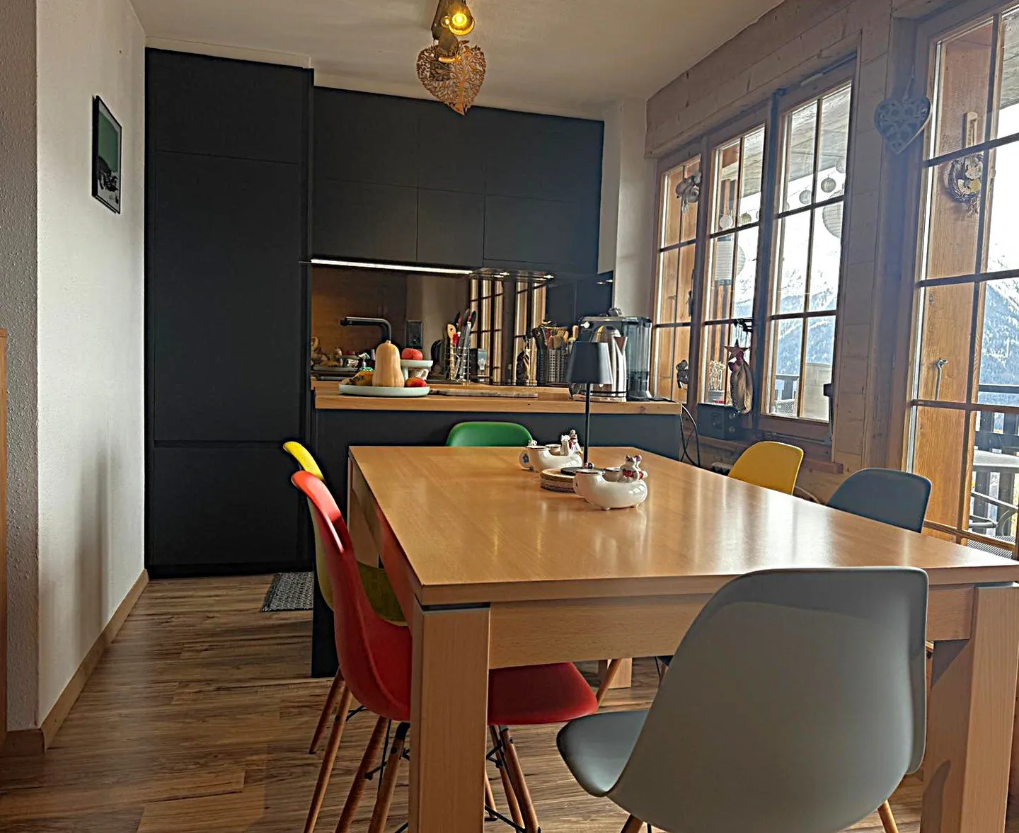 Helles 2.5-Zimmer-Wohnung von 60m2, komplett renoviert. 3. Stock, unverbaubare Aussicht! - Foto 7 di 15