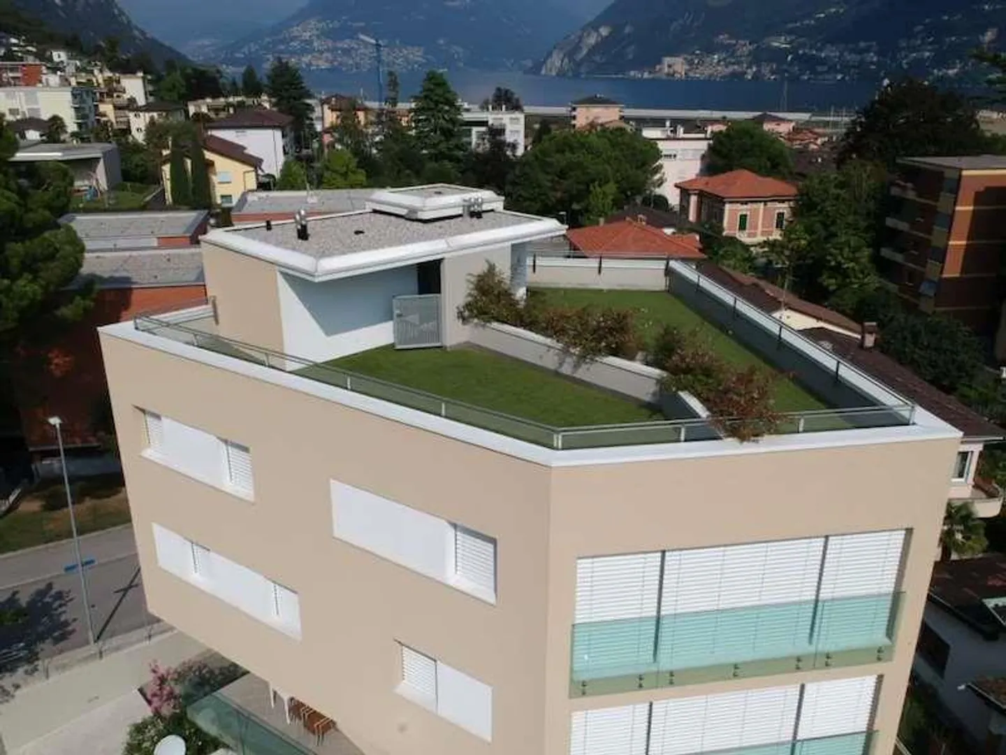 Moderno app. di 4.5 loc. con vista lago e roof-top - Foto 11 di 13