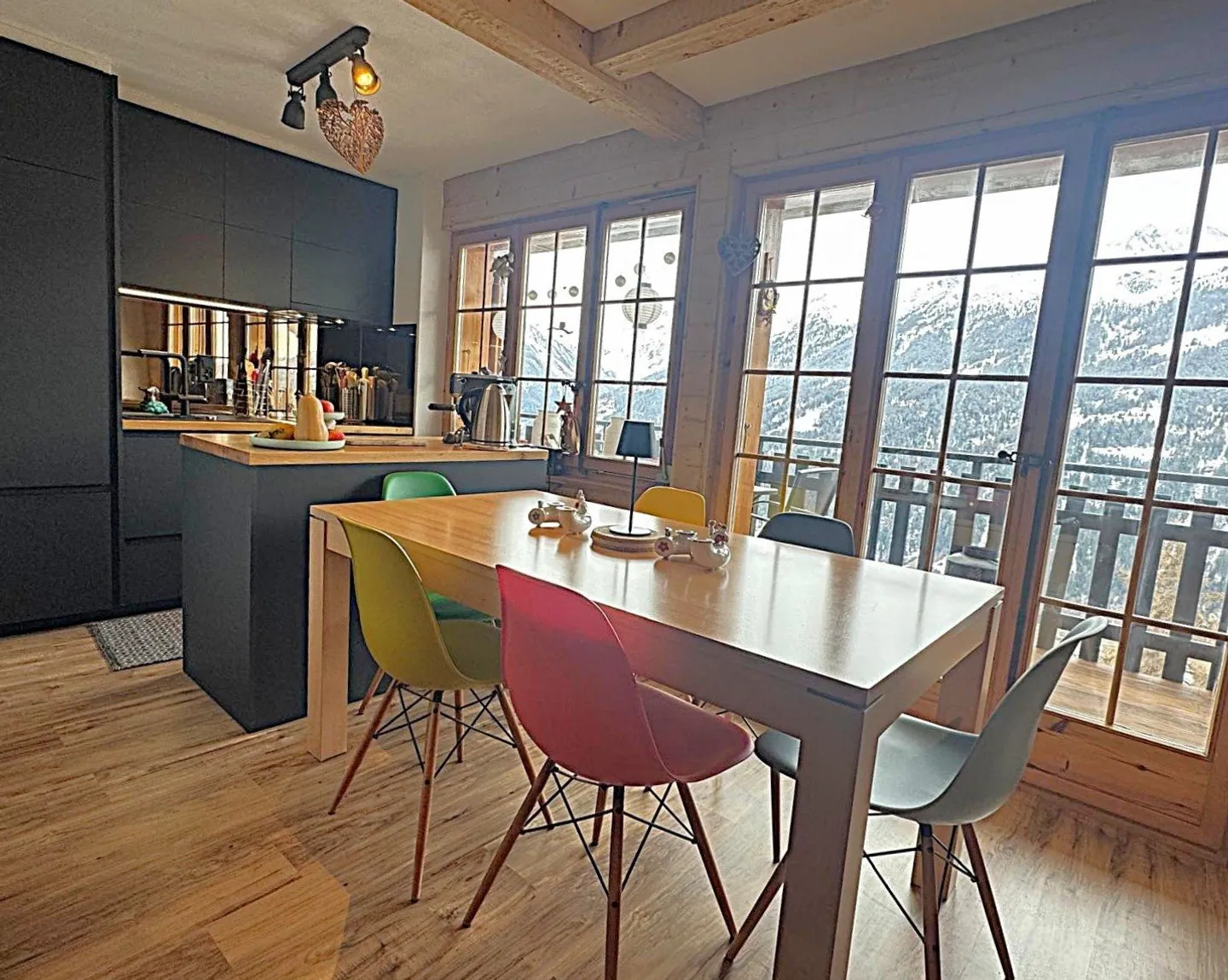 Helles 2.5-Zimmer-Wohnung von 60m2, komplett renoviert. 3. Stock, unverbaubare Aussicht! - Foto 3 di 15