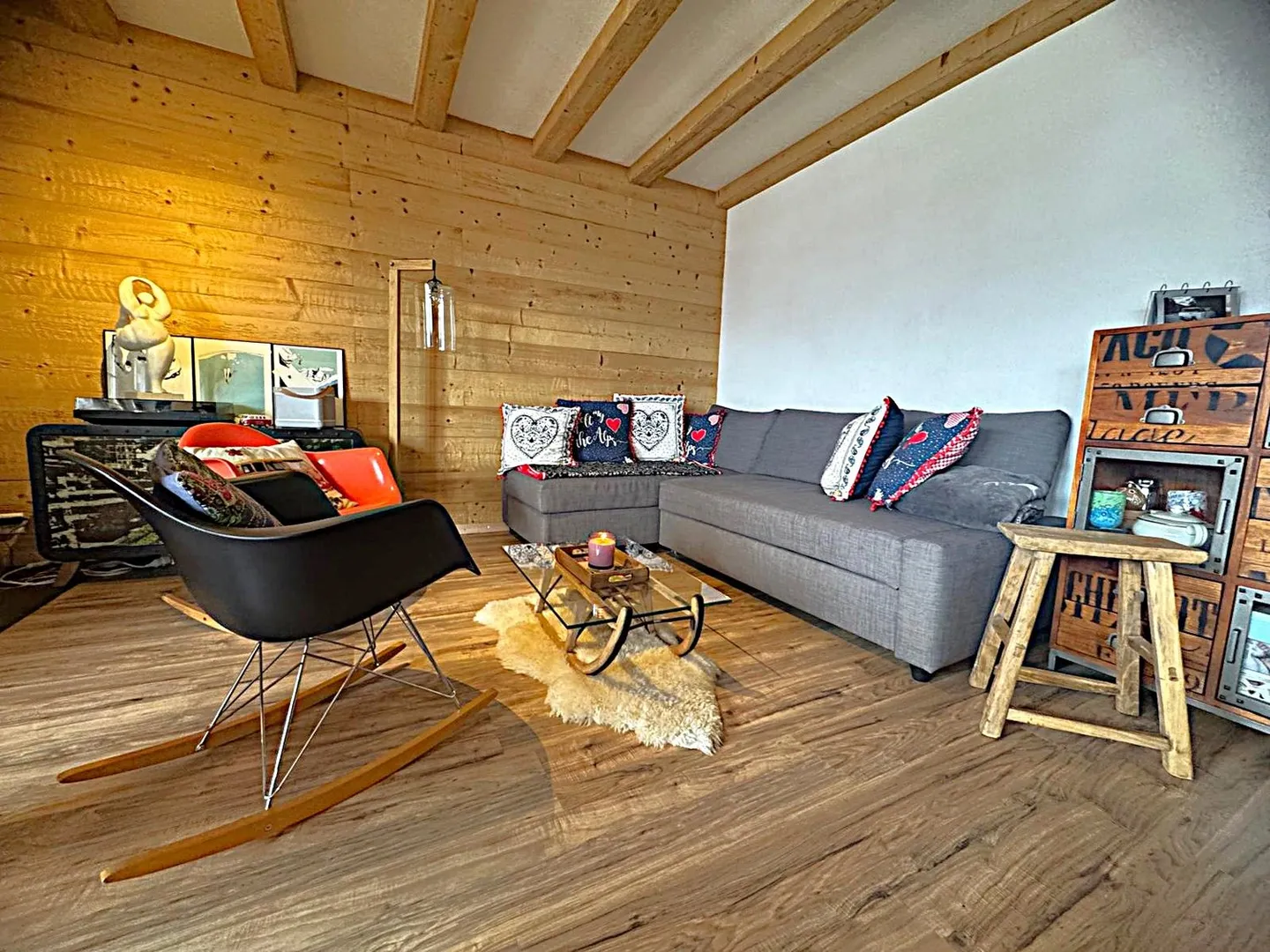 Helles 2.5-Zimmer-Wohnung von 60m2, komplett renoviert. 3. Stock, unverbaubare Aussicht! - Foto 4 di 15