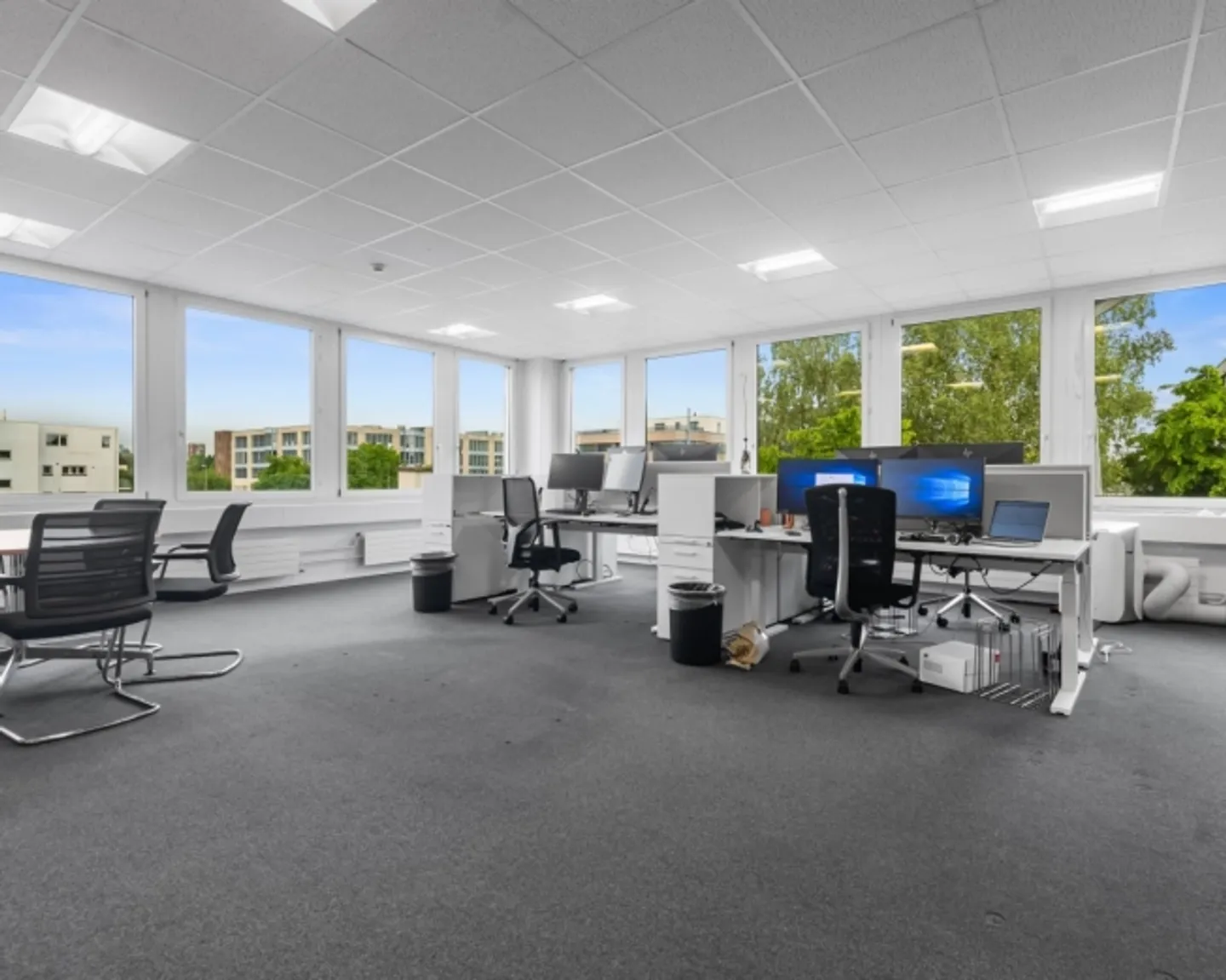 À partir de 340 m² - espaces de bureau et commerciaux polyvalents - Photo 1 sur 10