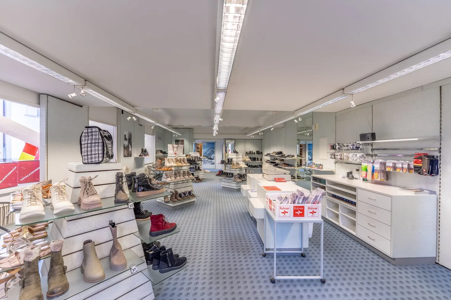 Spazio Commerciale nel Cuore della Città Vecchia - Foto 5 di 13