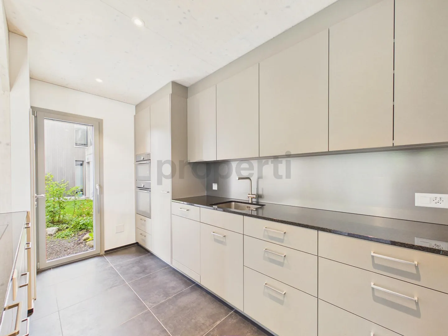 Stylish, modern living with a connection to nature and a wide view - Photo 5 of 23
