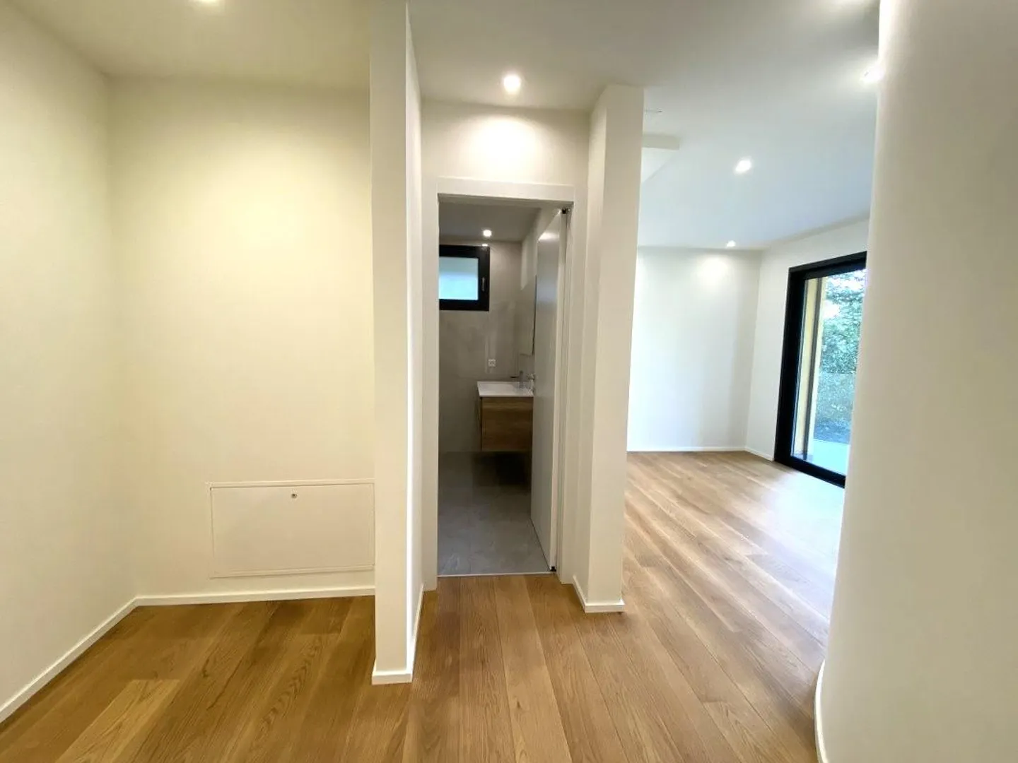 APPARTEMENT 3.5 PIÈCES AVEC SPLENDIDE VUE PANORAMIQUE - Photo 6 sur 13