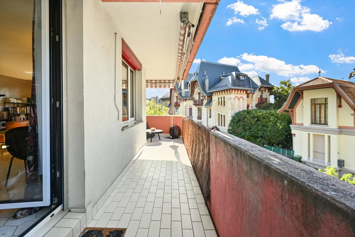 MONTREUX - SPACIOUS 2.5 ROOMS RENOVATED - Photo 8 of 8