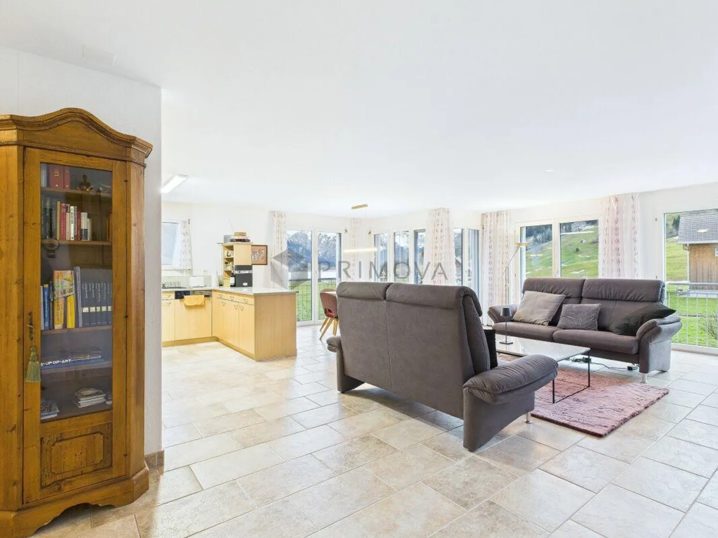 Living Above the Sea of Fog: Large 5.5 Room Apartment with Panoramic Views - Photo 8 of 18