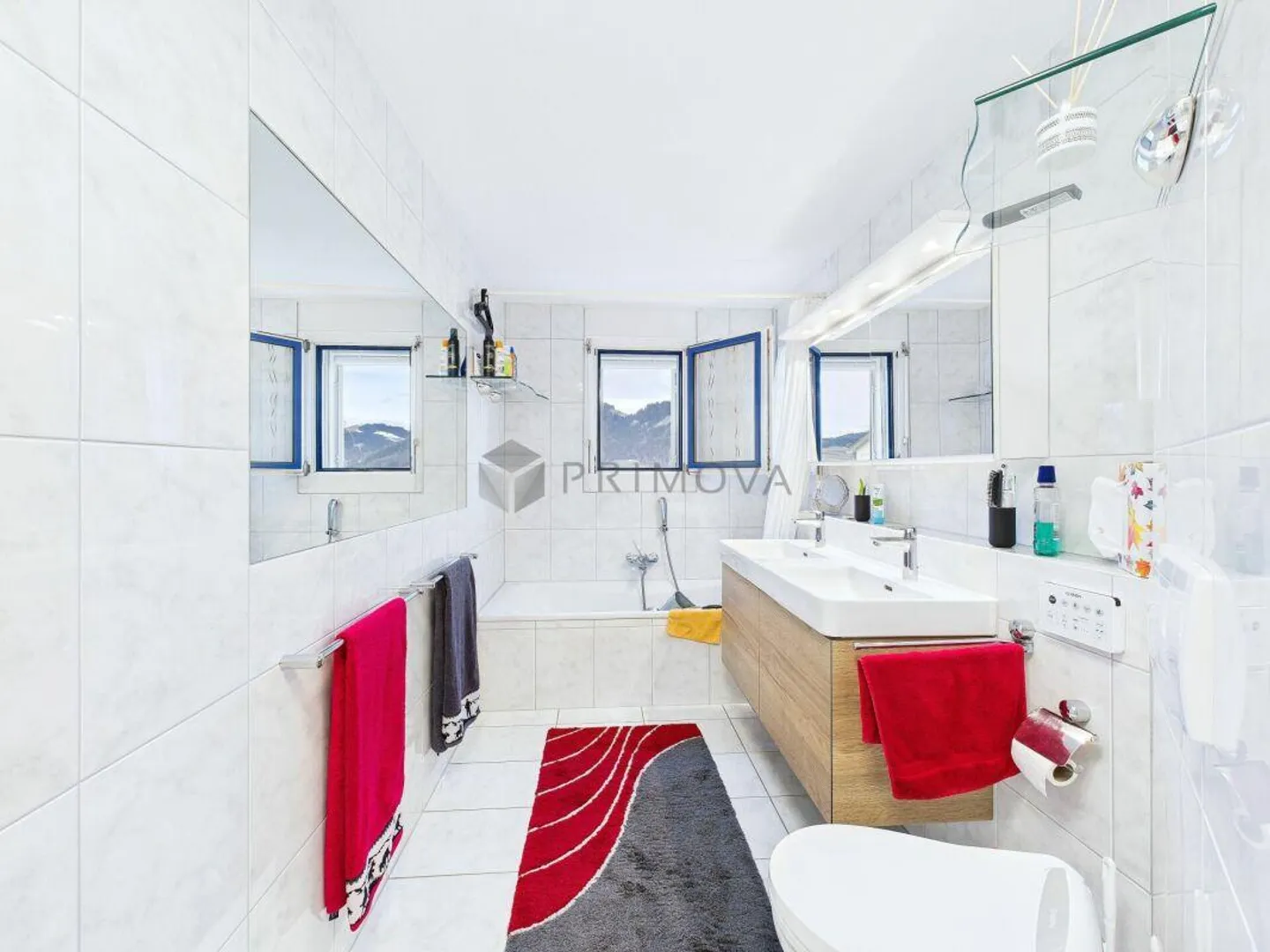 Living Above the Sea of Fog: Large 5.5 Room Apartment with Panoramic Views - Photo 14 of 18