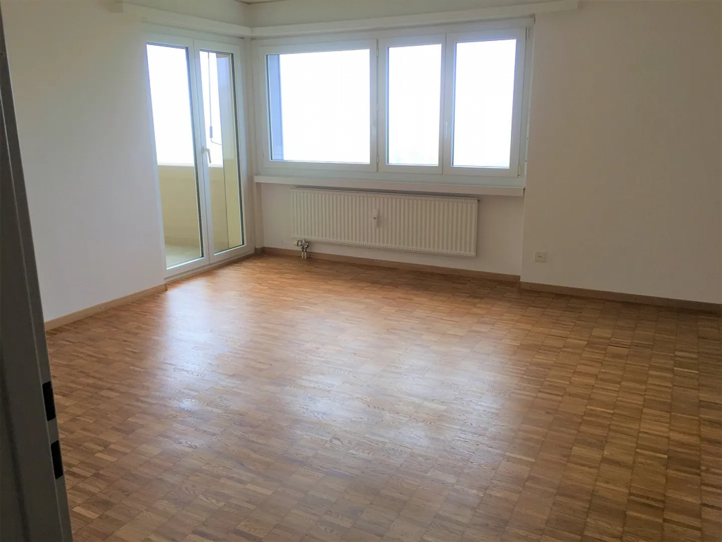 ruhige, helle 4 1/2  Zimmer-Wohnung mit schöner Aussicht - Foto 5 von 13