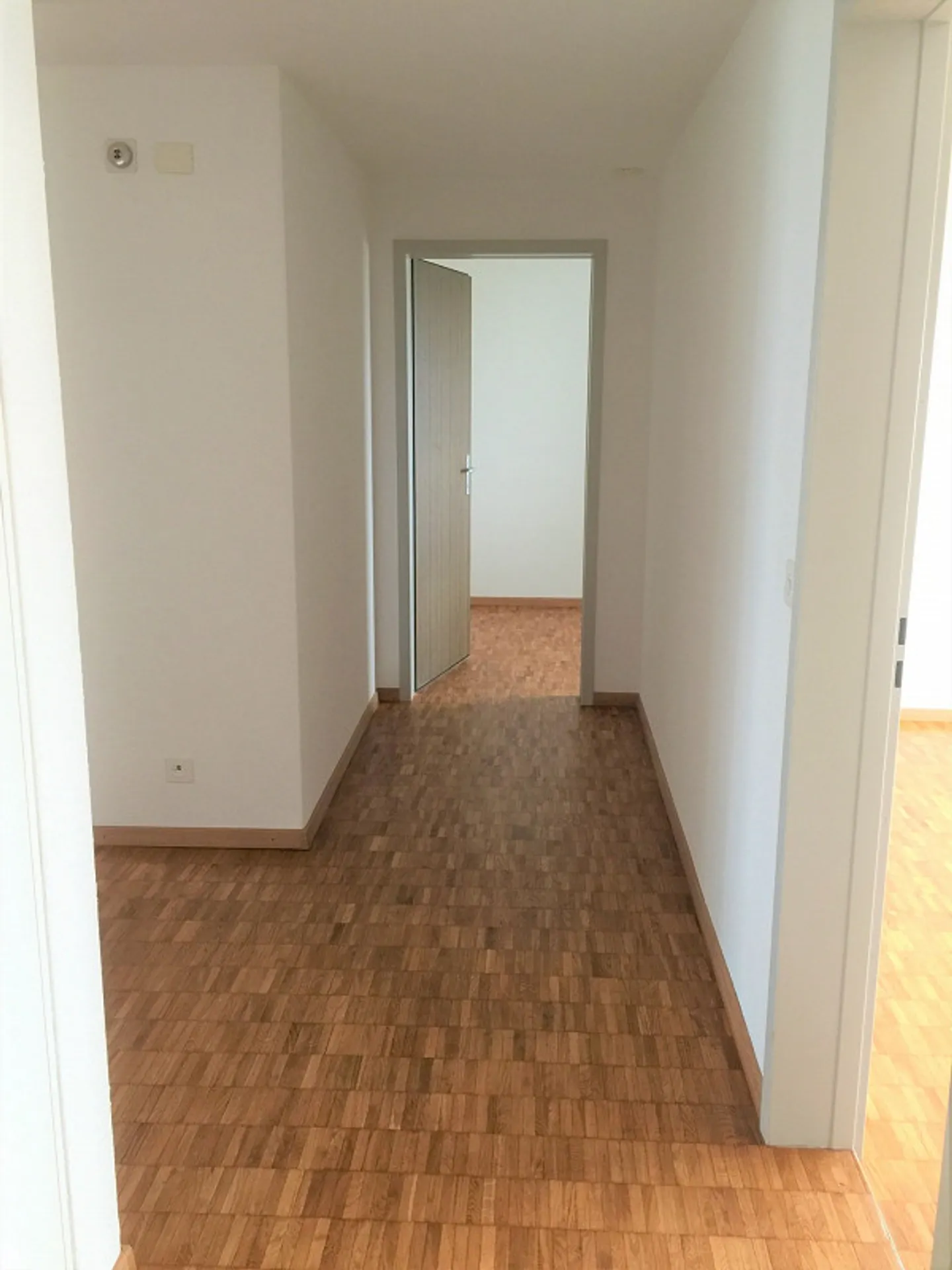 ruhige, helle 4 1/2  Zimmer-Wohnung mit schöner Aussicht - Foto 8 von 13