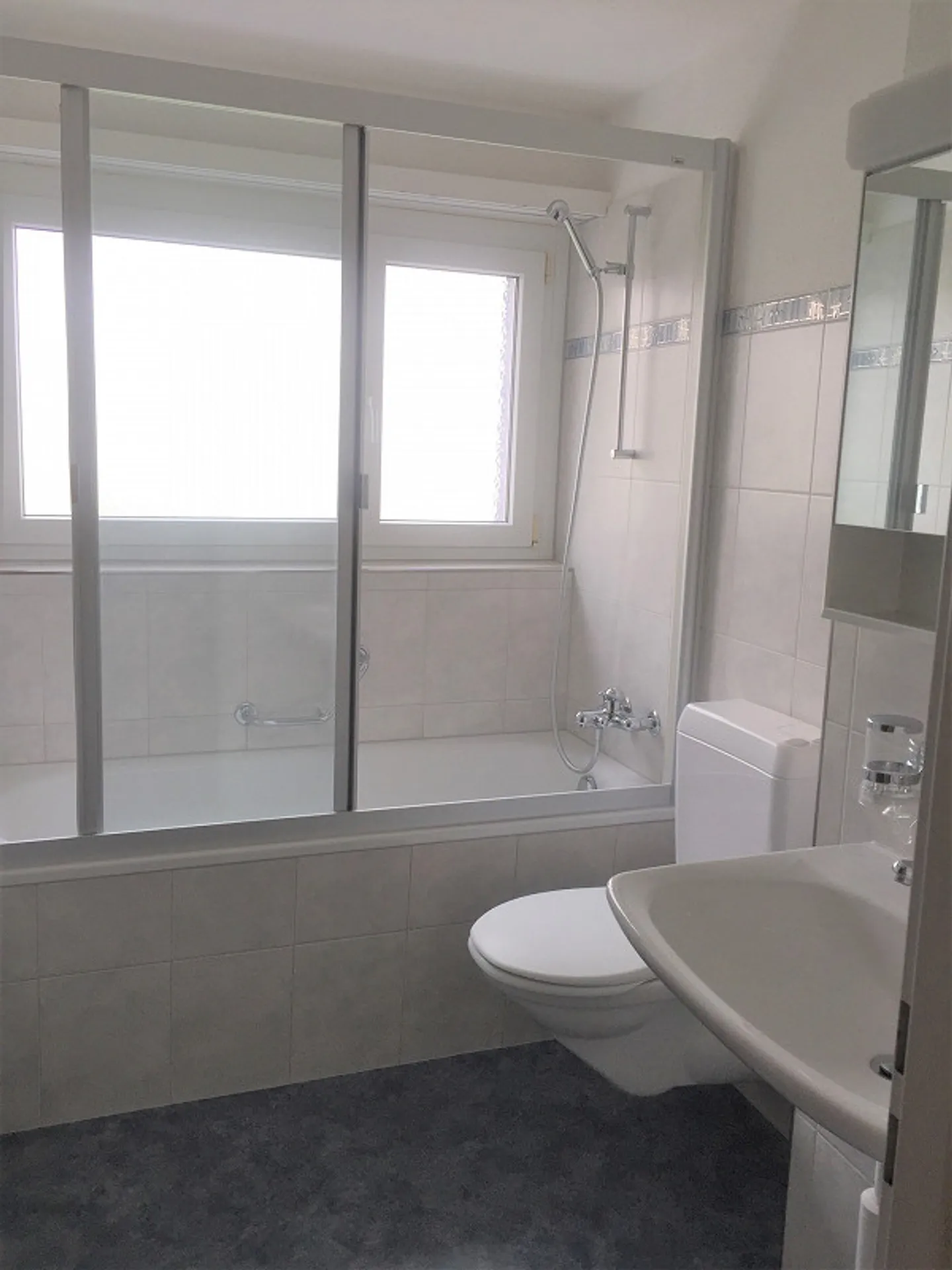 ruhige, helle 4 1/2  Zimmer-Wohnung mit schöner Aussicht - Foto 12 von 13