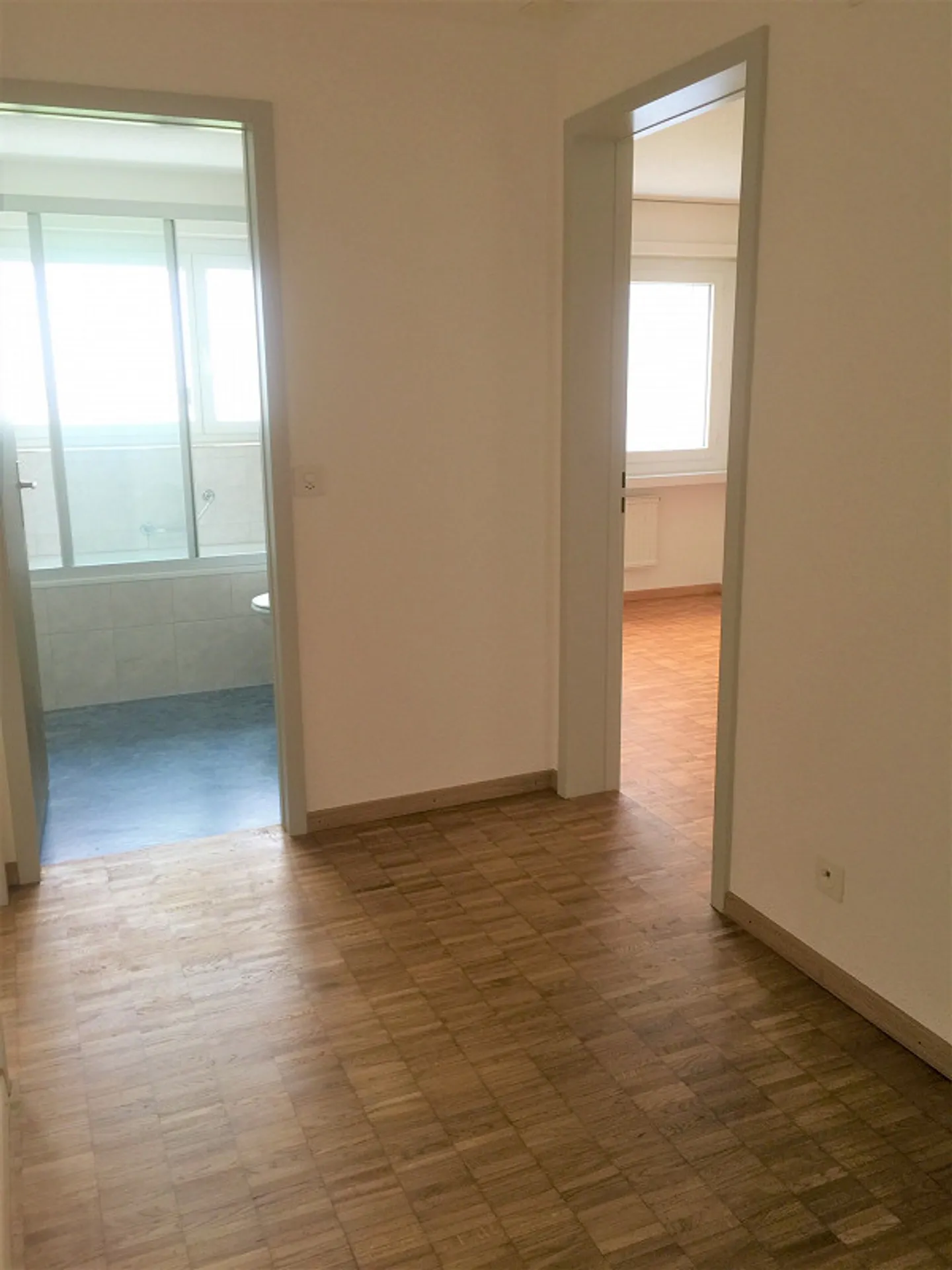 ruhige, helle 4 1/2  Zimmer-Wohnung mit schöner Aussicht - Foto 9 von 13