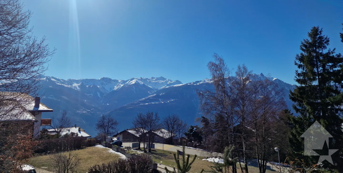 Charming 5.5p chalet, beautiful location in the center of the resort - Photo 2 of 14