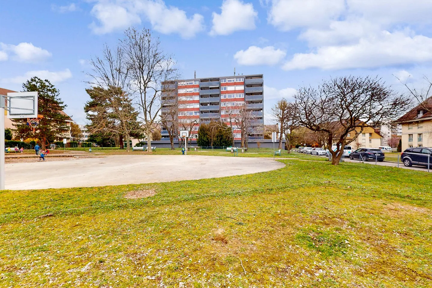 A pleasant living space - Photo 2 of 2