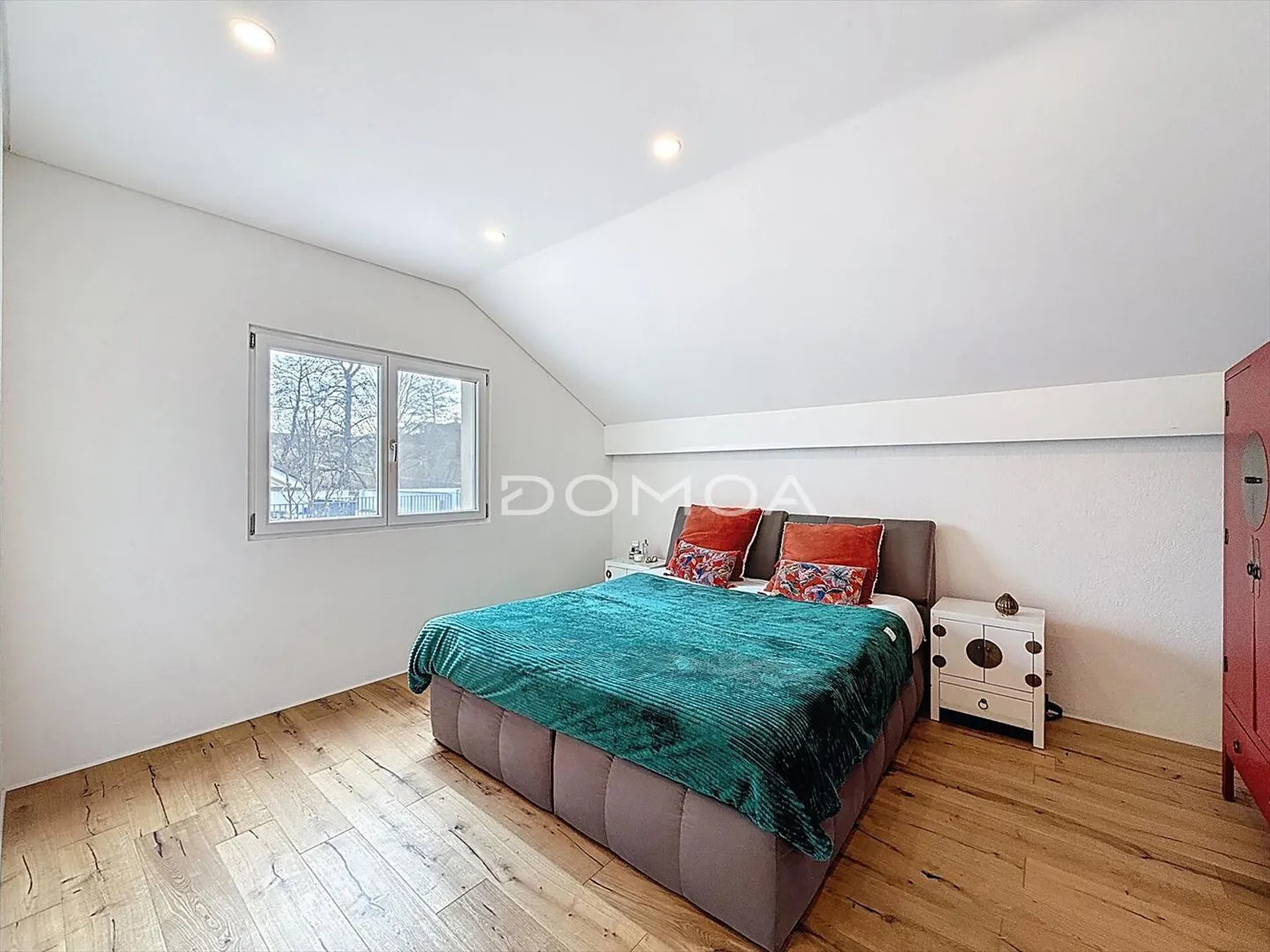 Spacious family villa with large garden and 4 bedrooms - Photo 4 of 11