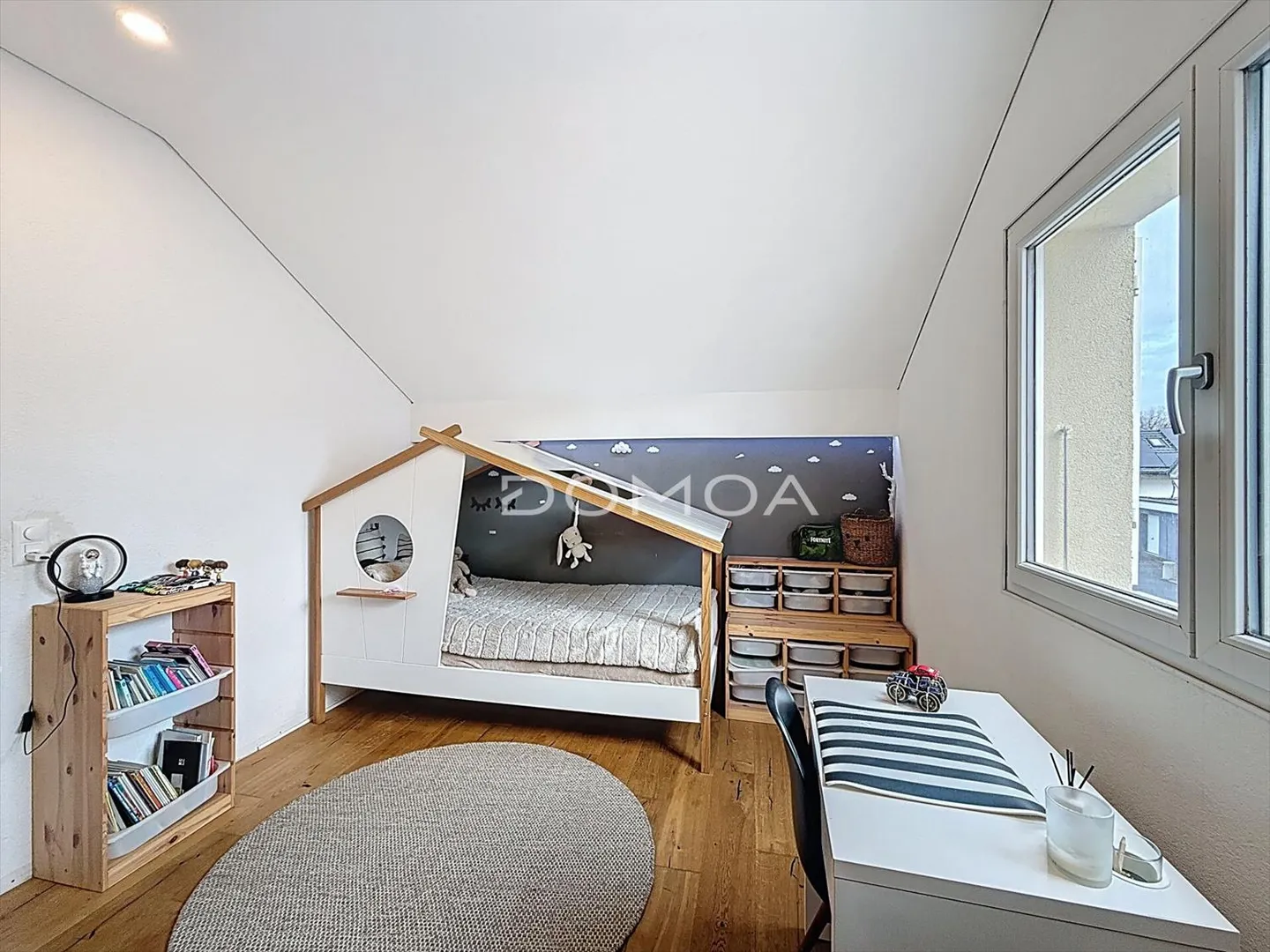 Spacious family villa with large garden and 4 bedrooms - Photo 6 of 11