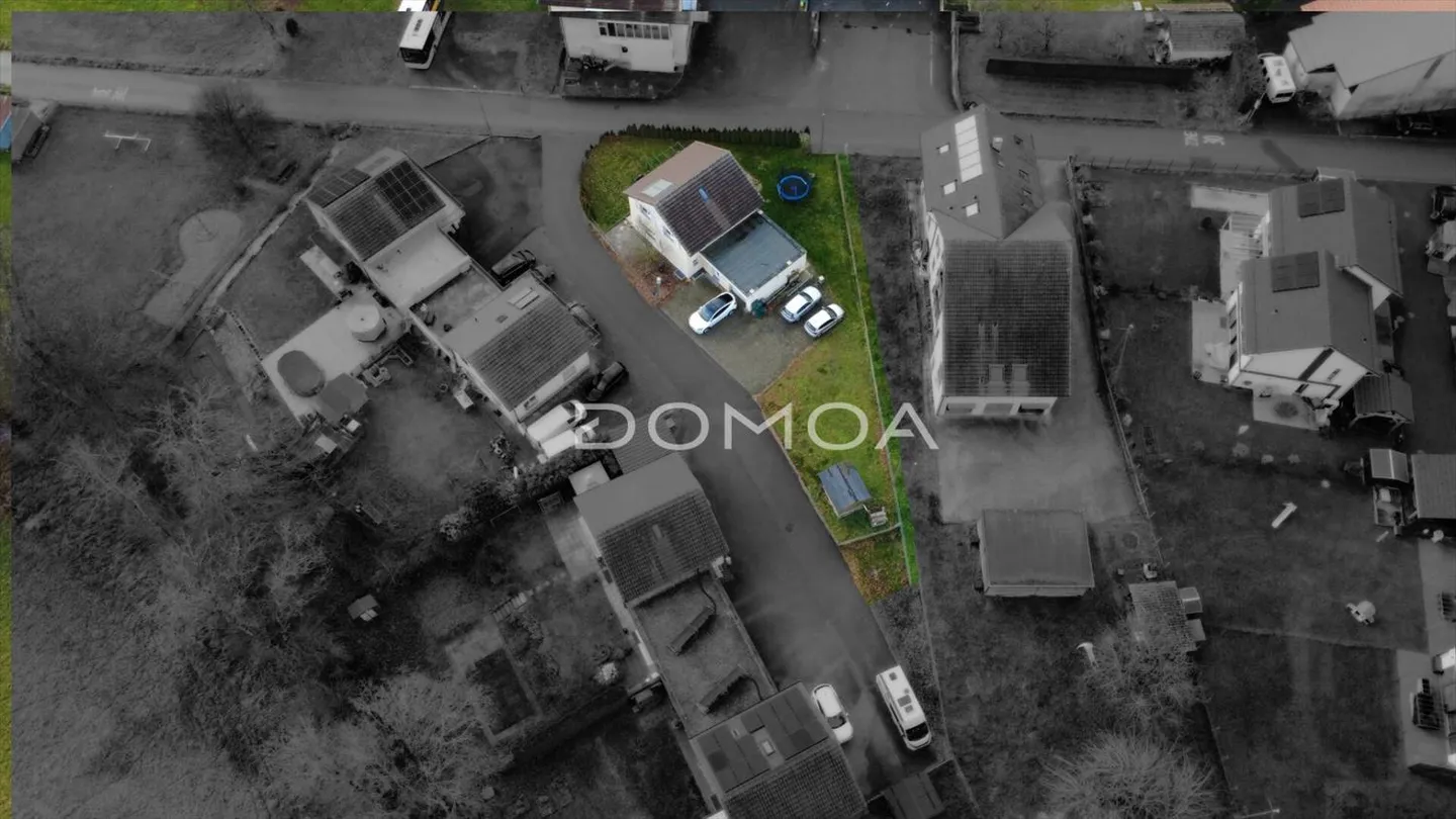 Spacious family villa with large garden and 4 bedrooms - Photo 10 of 11