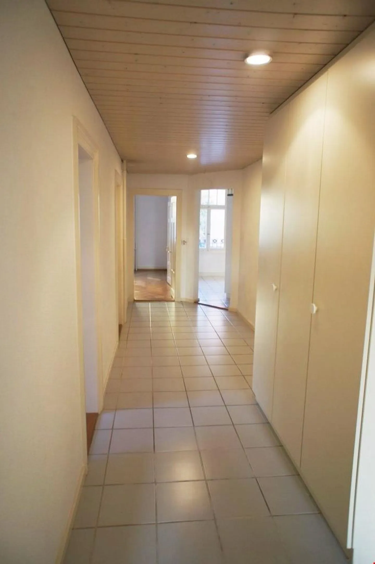 BEFRISTET bis Ende April 2026 - geräumig, hell und top zentral! - Foto 5 von 12