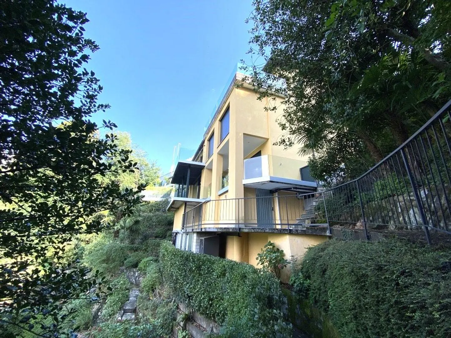 APPARTEMENT 3.5 PIÈCES AVEC SPLENDIDE VUE PANORAMIQUE - Photo 13 sur 13