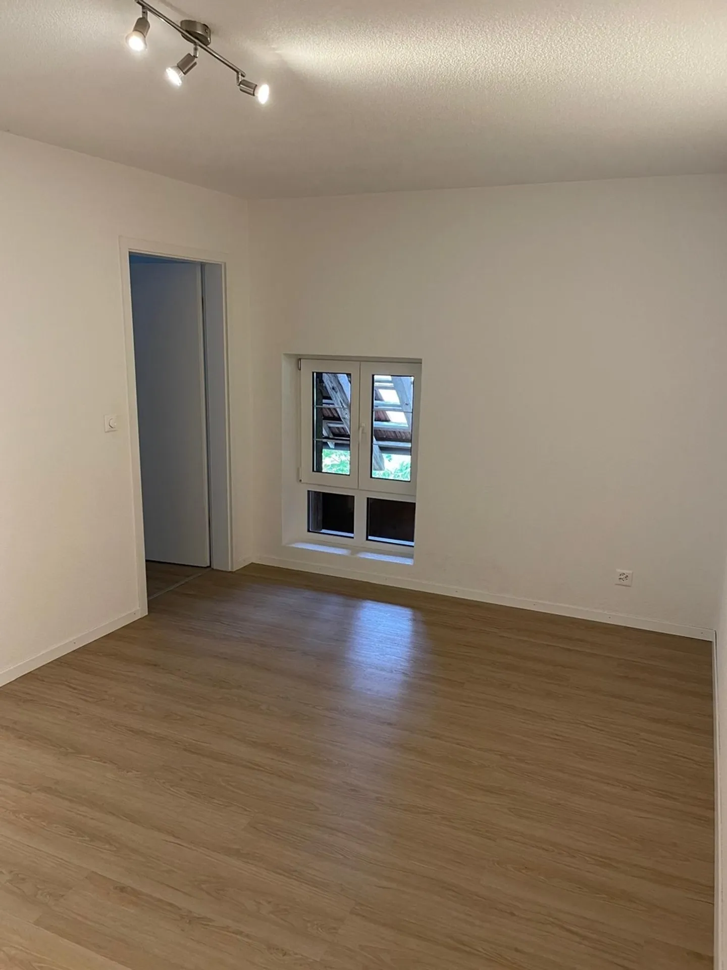 Stilvolle Wohnung mit Balkon - Foto 7 von 13
