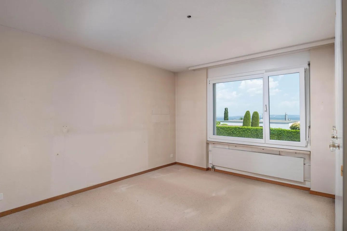 3.5-room apartment with potential in a quiet location, Ebmatingen - Photo 3 of 13