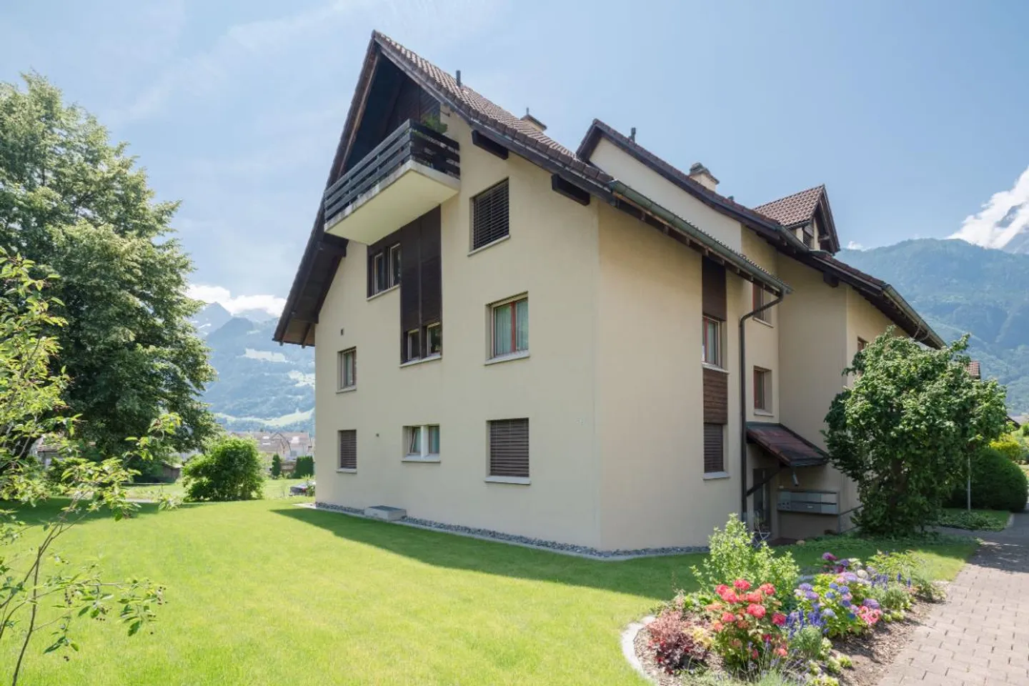 Appartamento luminoso e pronto per essere abitato con vista - Foto 1 di 5