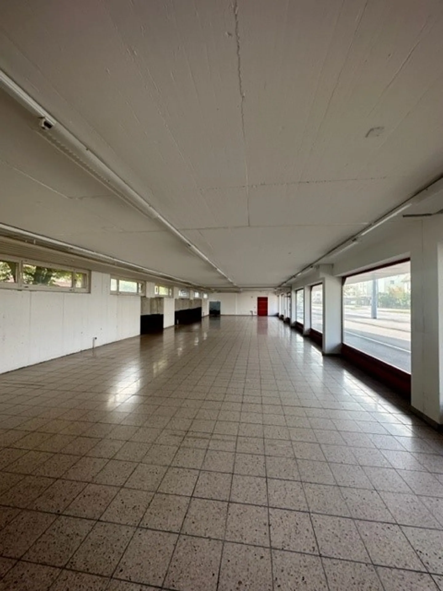 Commercial or office space in the center of Dietikon - Photo 2 of 11