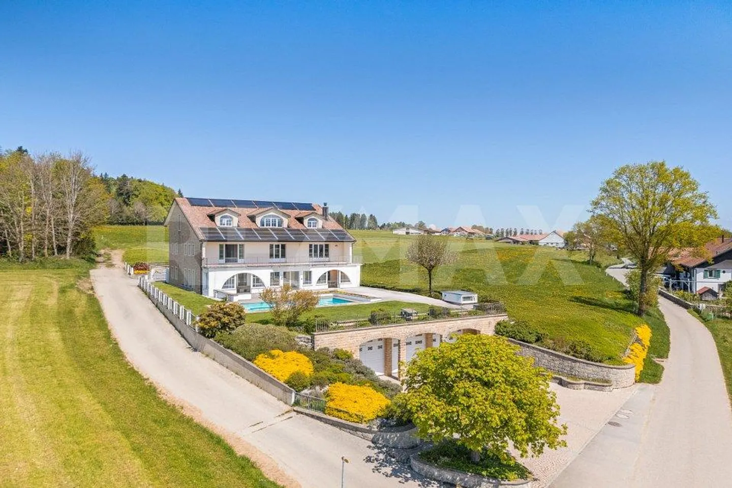 Lusso in campagna: casa di carattere con 13 stanze - Foto 1 di 13